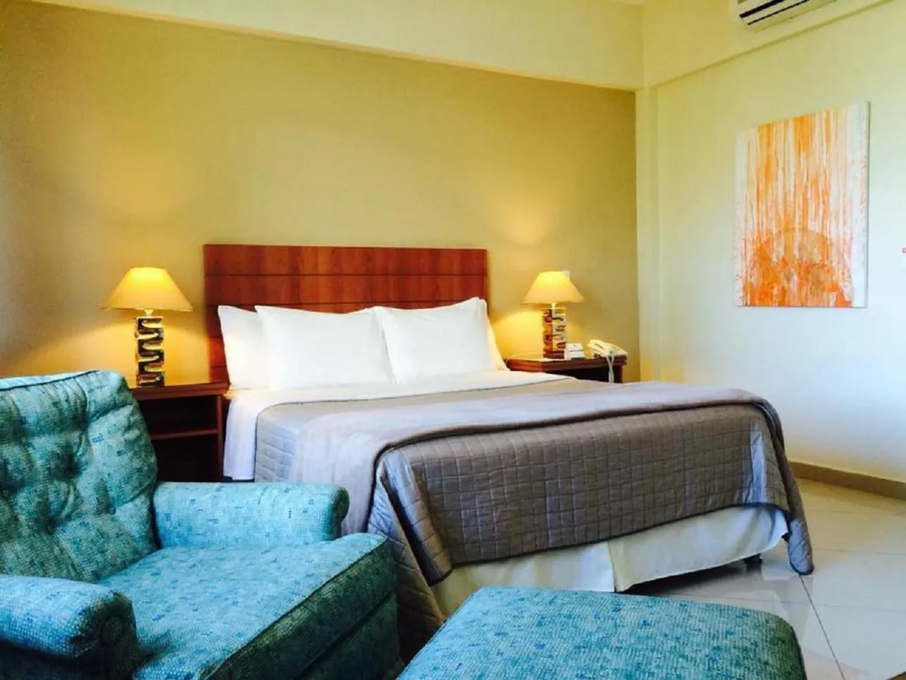 Photo of the whole room, Bed in Convair Hotel