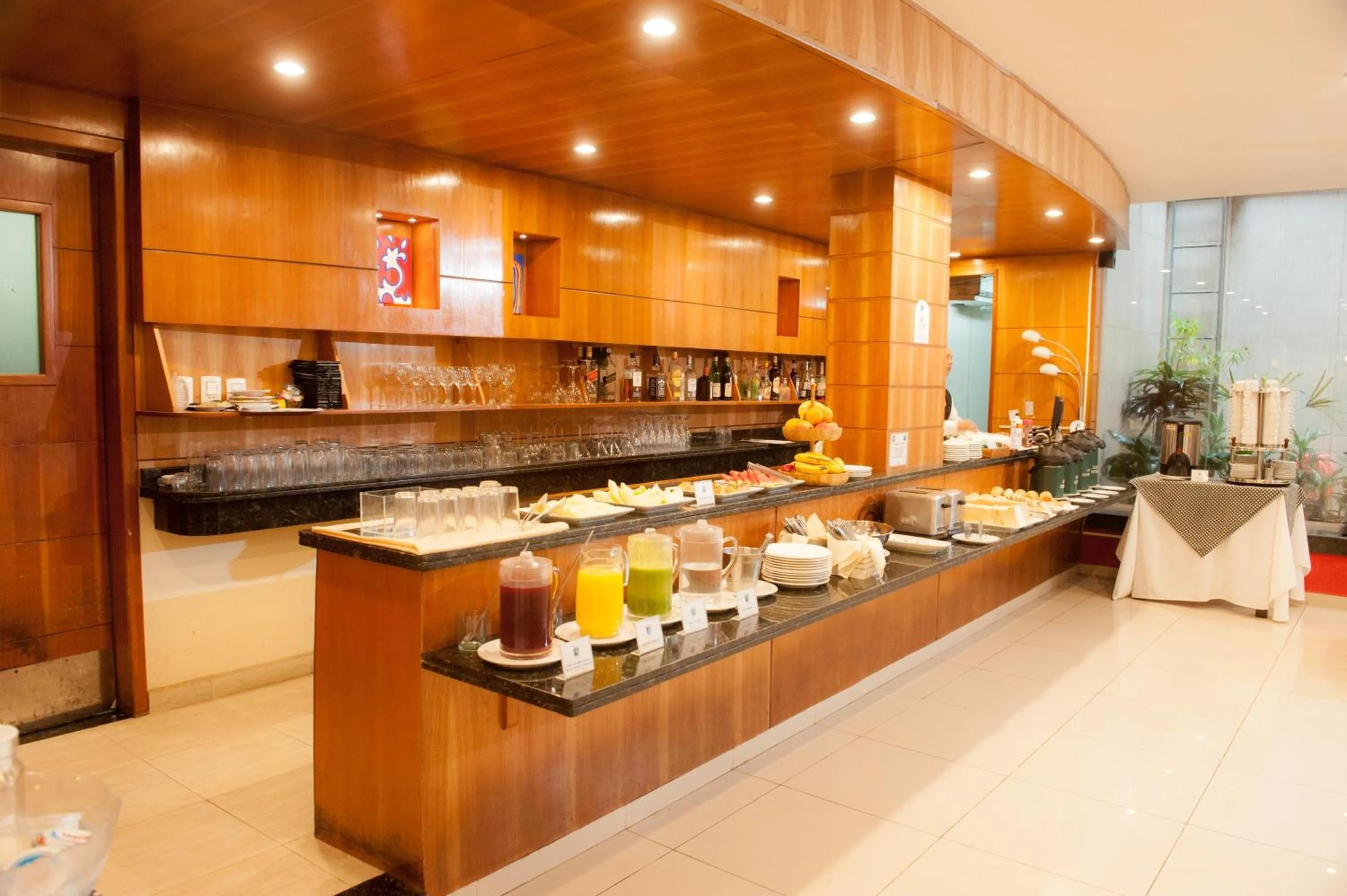 Restaurant/places to eat in Convair Hotel