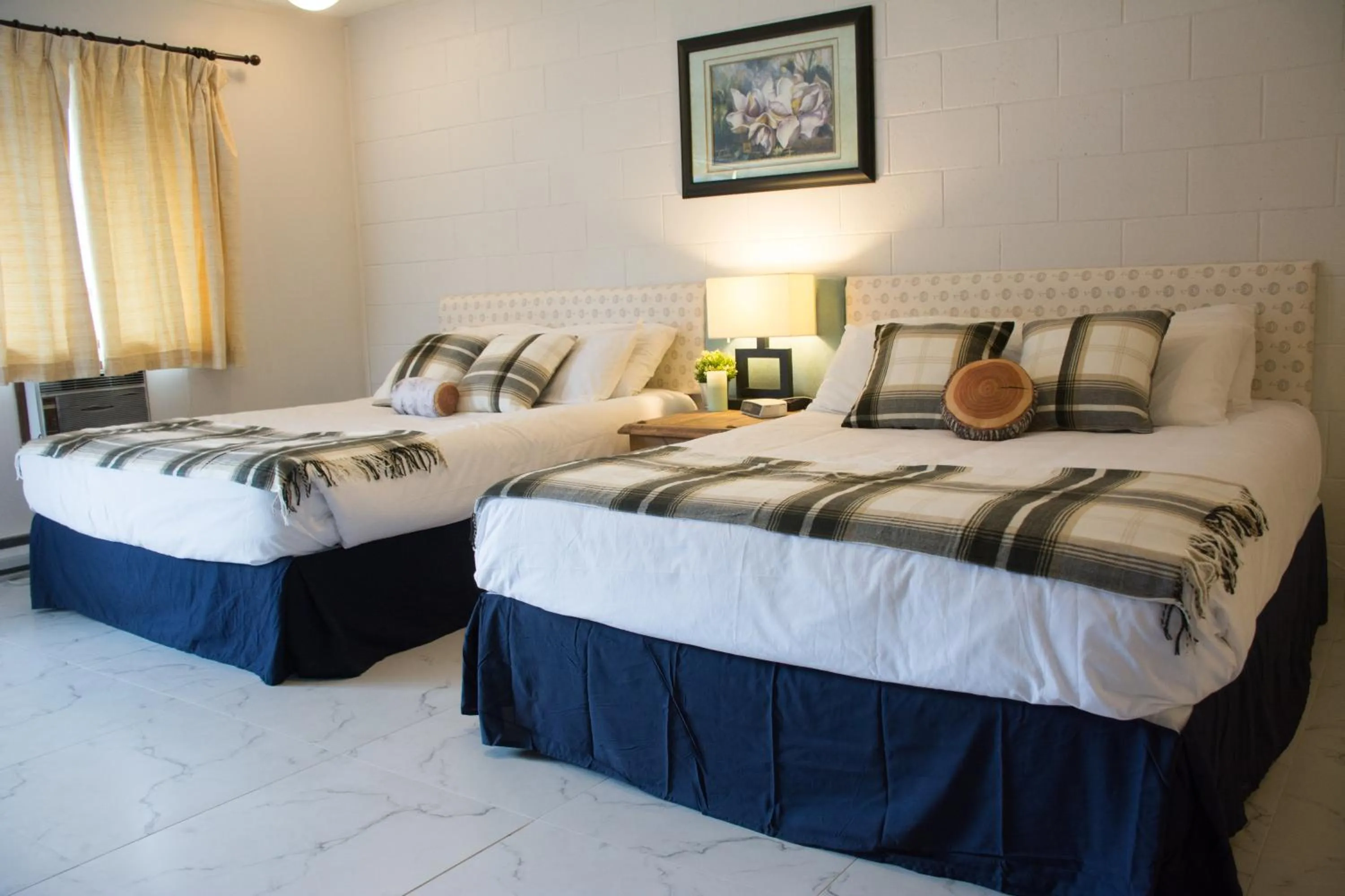 Bed in Christina Lake Motel and RV Park