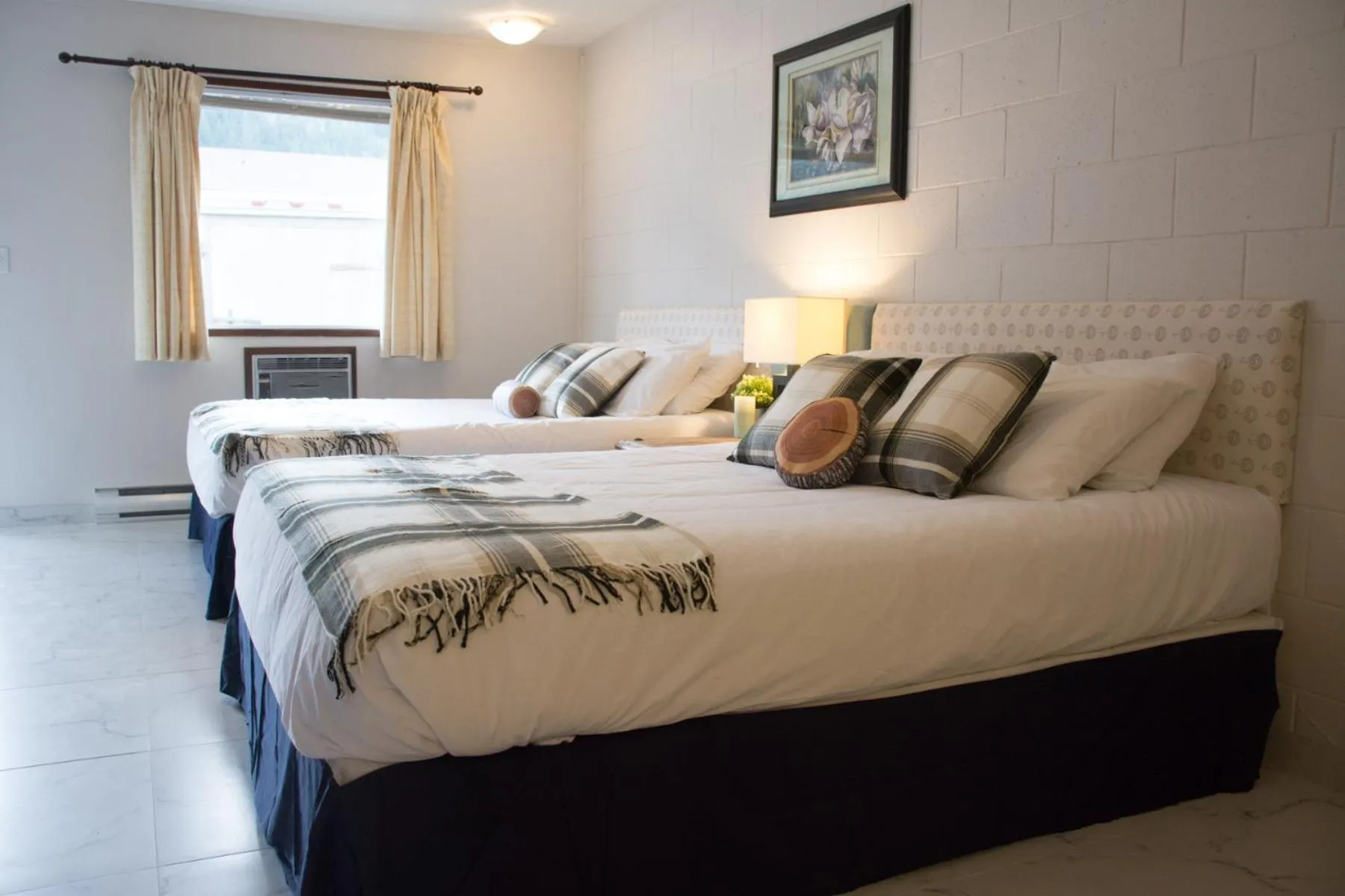 Bed in Christina Lake Motel and RV Park