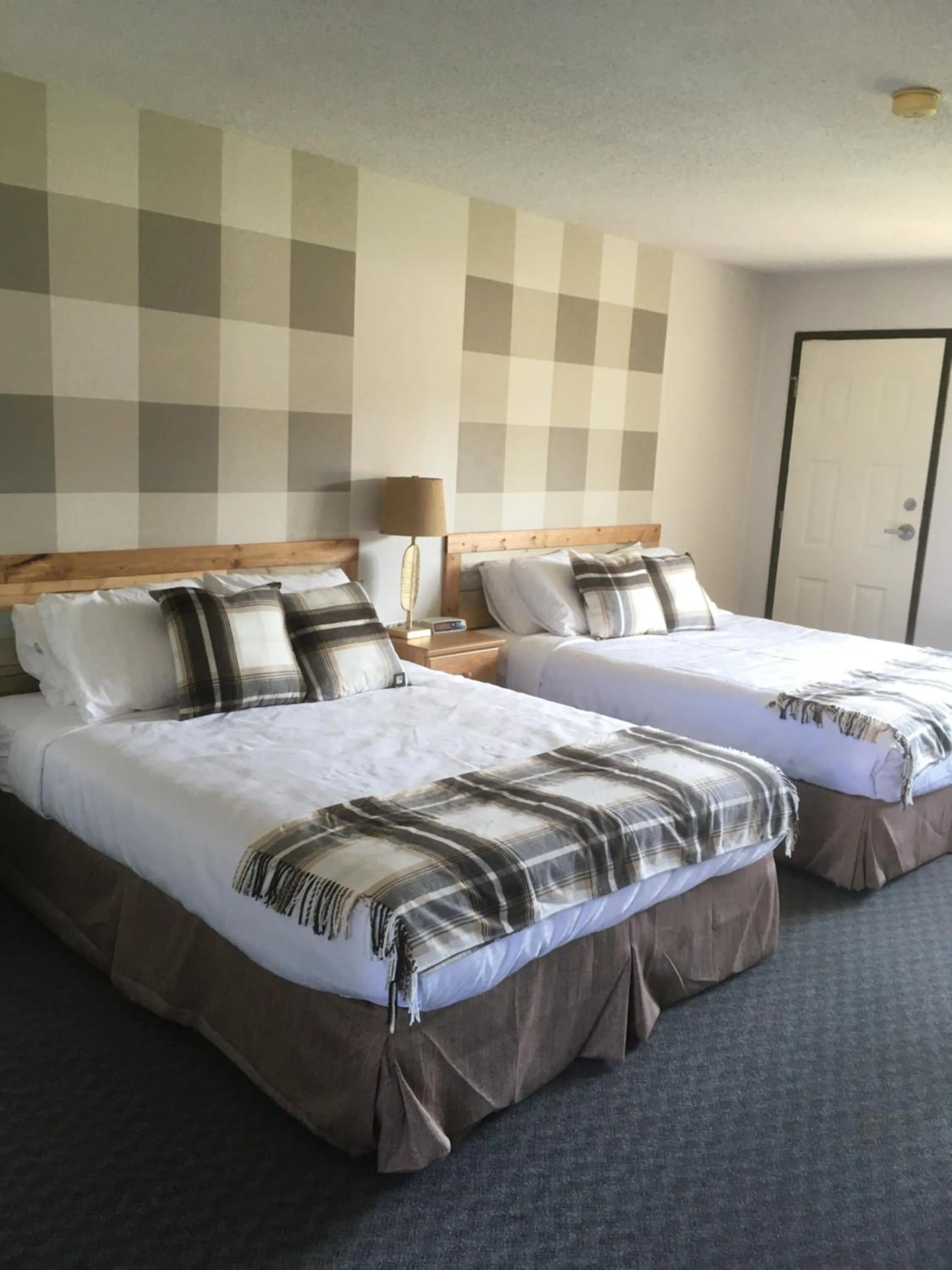 Bed in Christina Lake Motel and RV Park