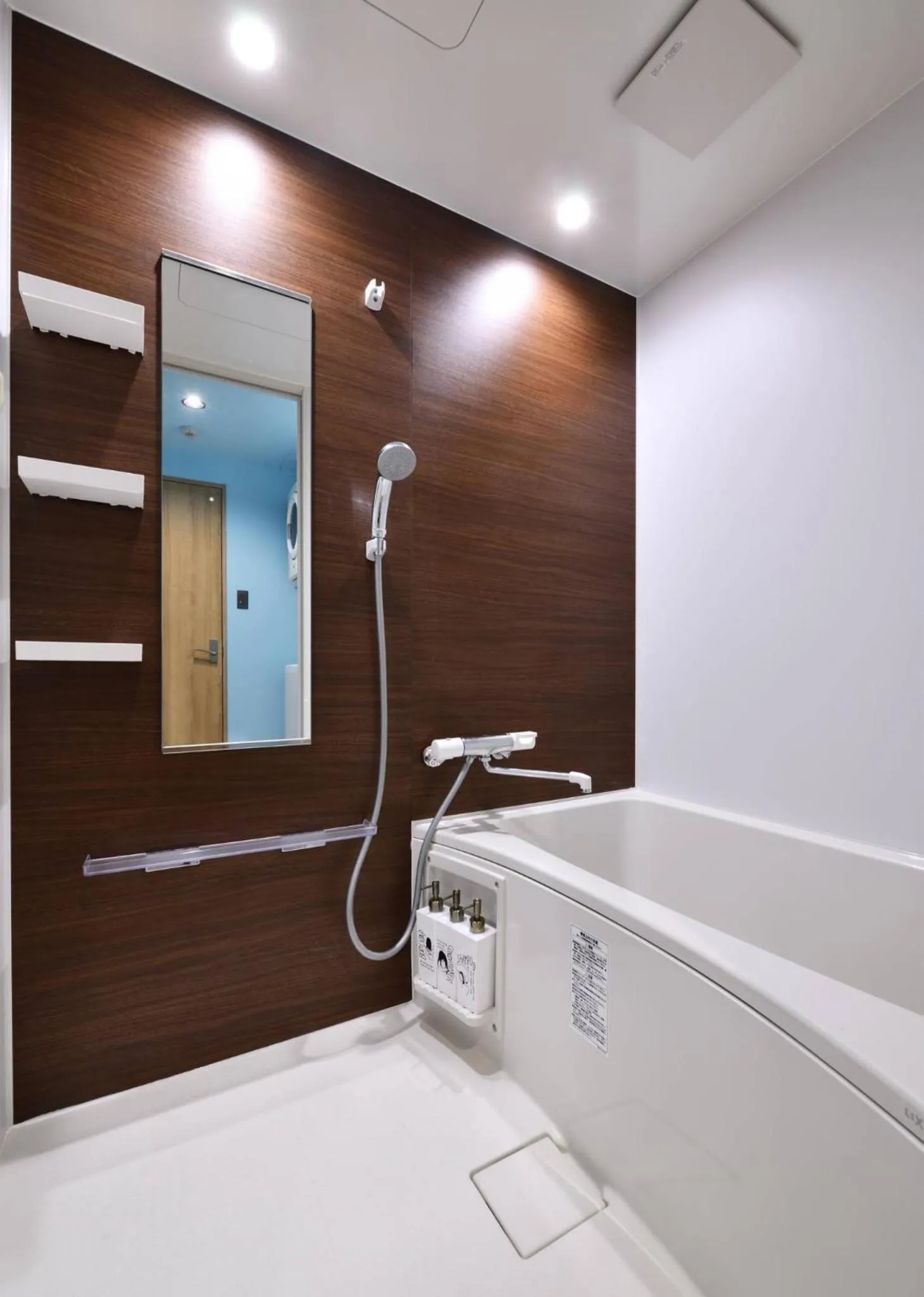Shower in HOTEL PINK HIBISCUS