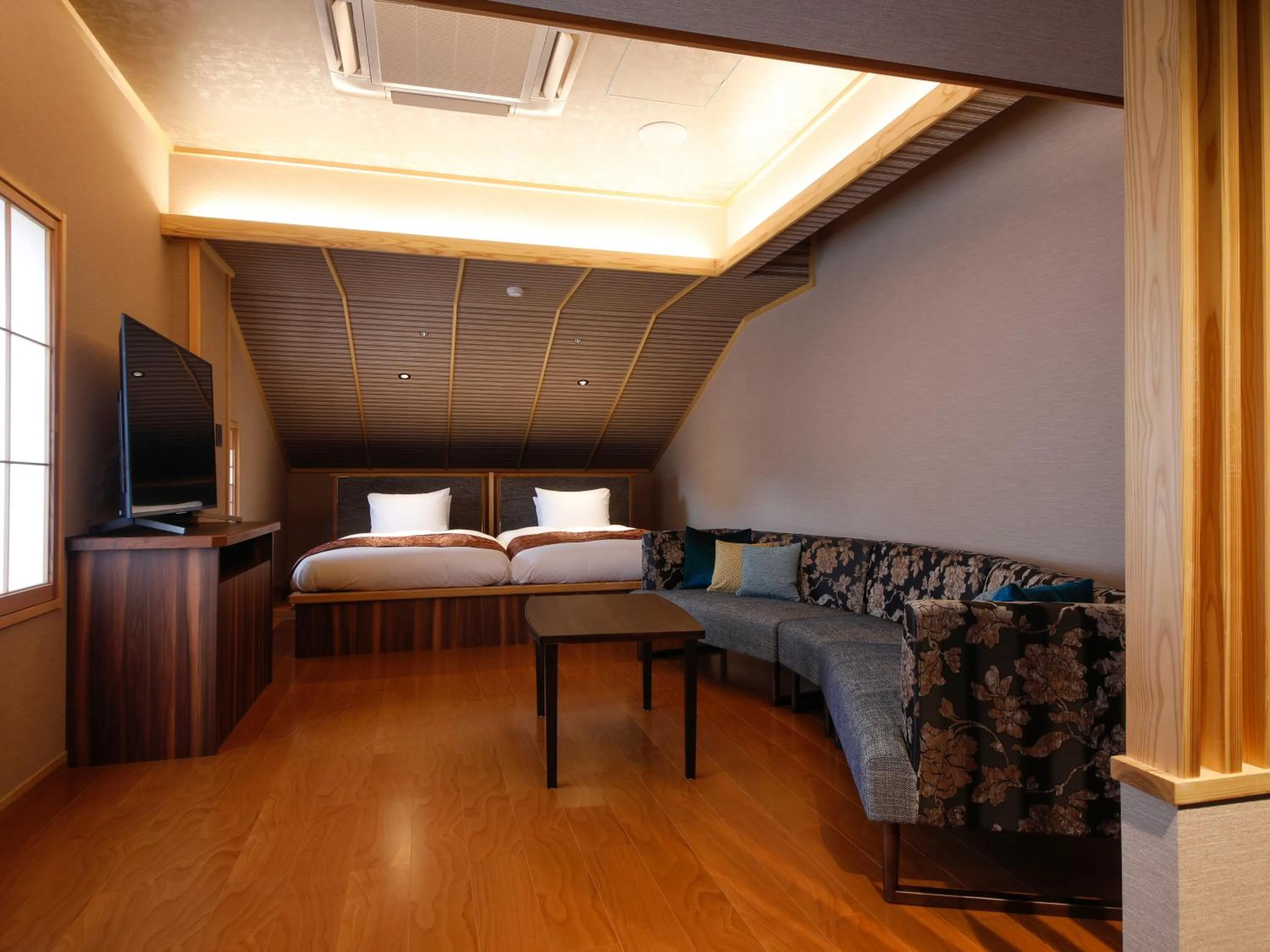 Bed in Awaji Hamarikyu Takumi