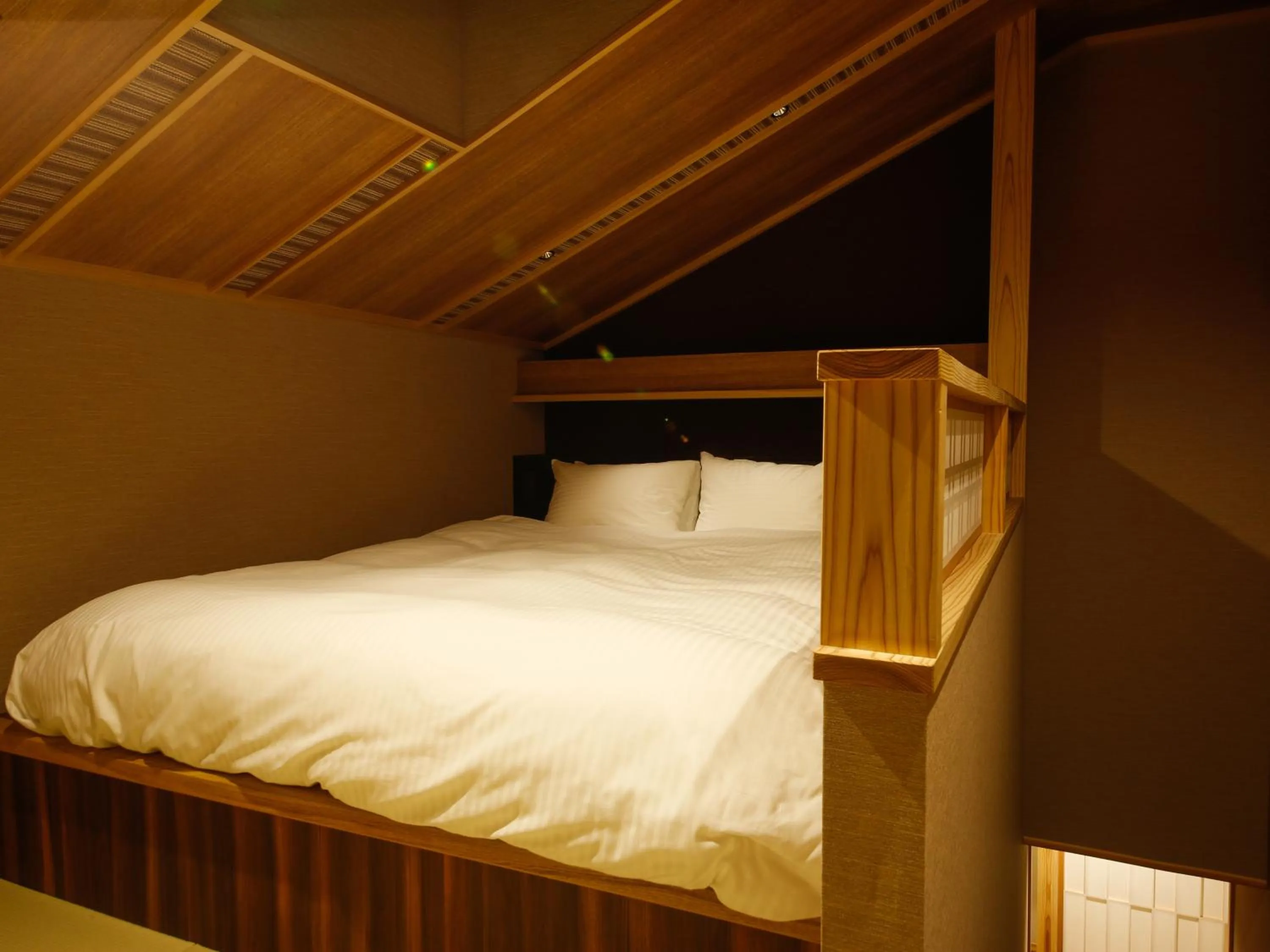 Bedroom, Bed in Awaji Hamarikyu Takumi