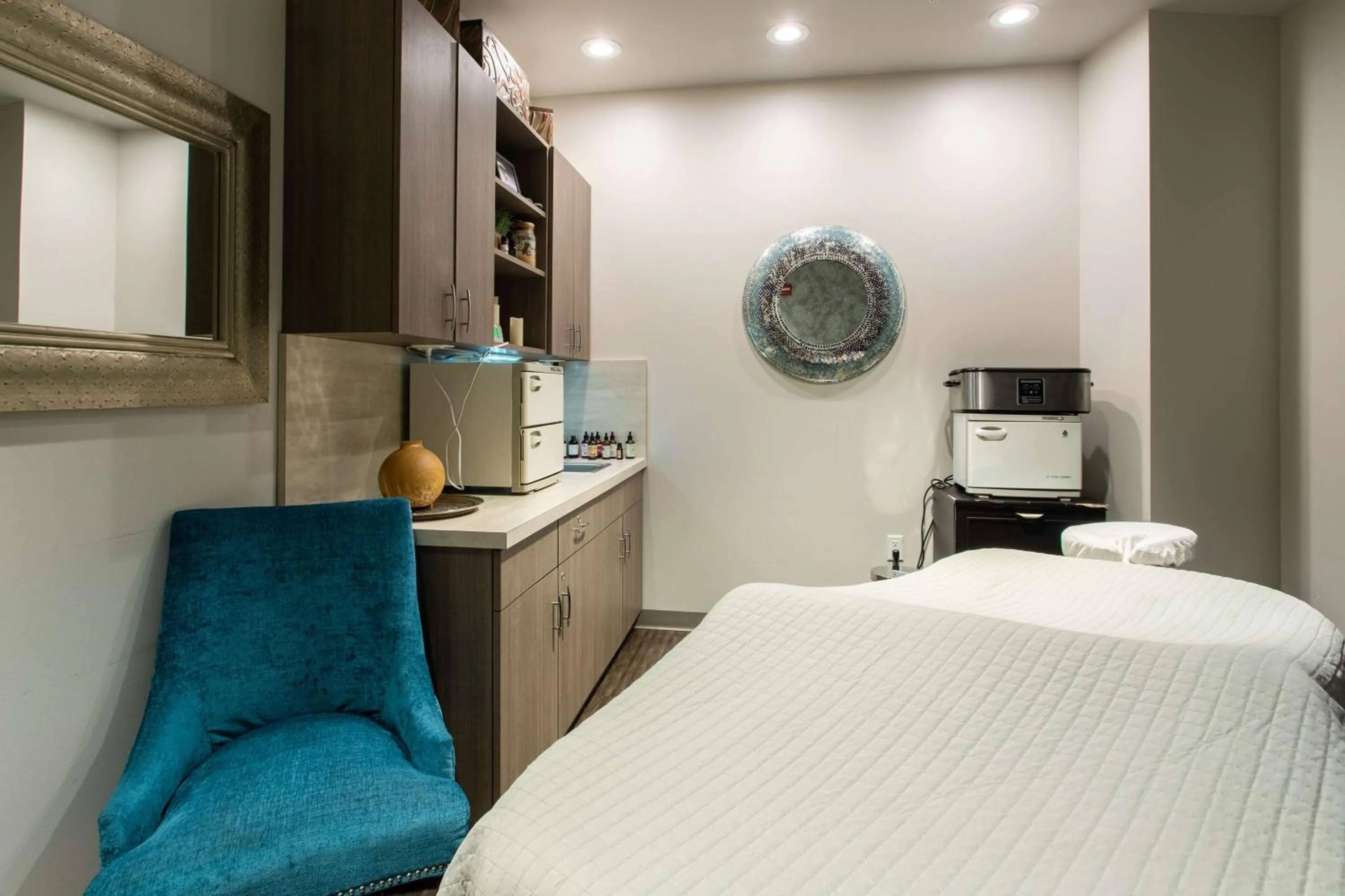 Spa and wellness centre/facilities, Bed in The Mosey Buffalo Williamsville Tapestry Collection Hilton