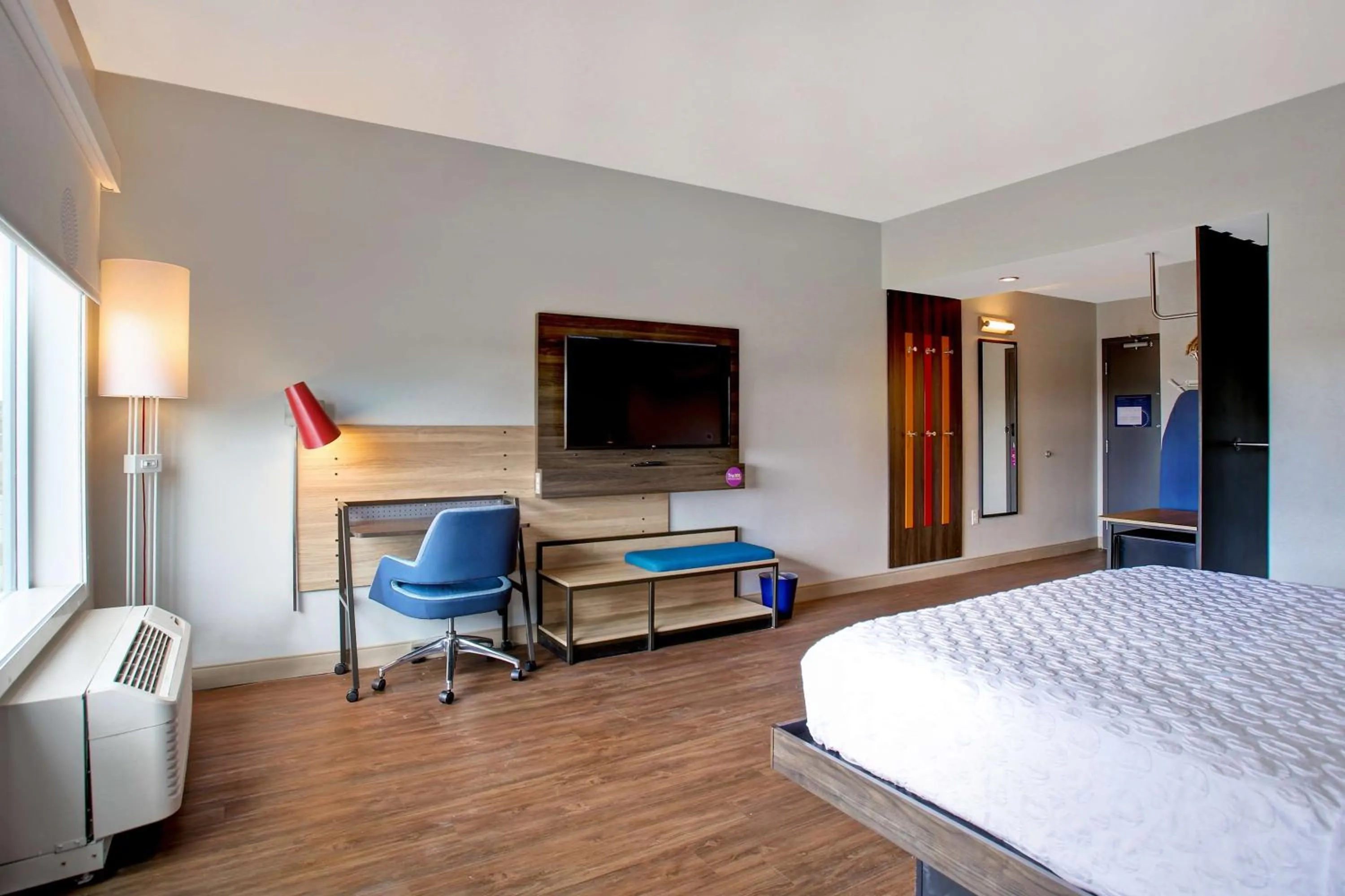 Bed in Tru By Hilton Monroe, Oh