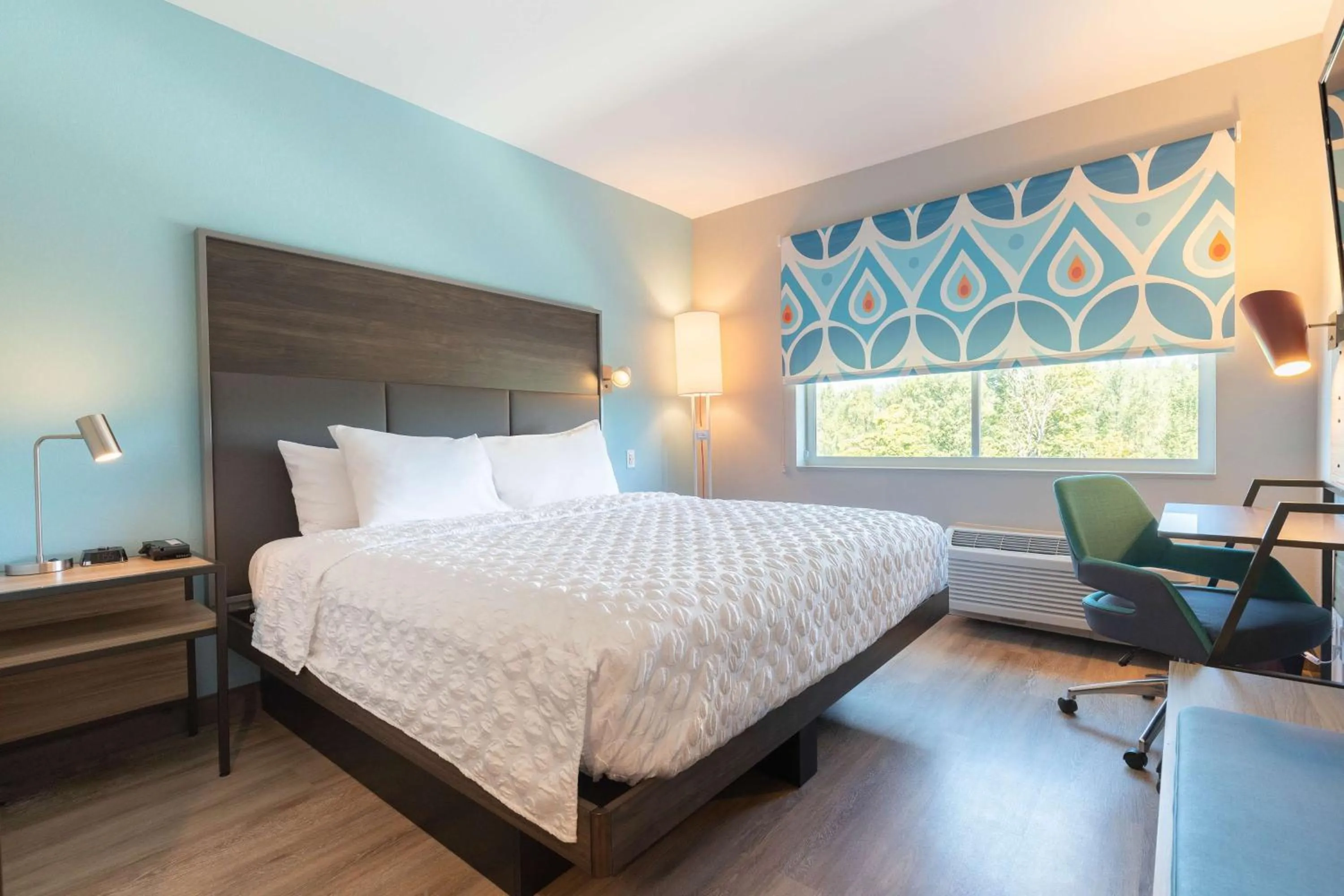 Bedroom, Bed in Tru By Hilton Eugene, Or