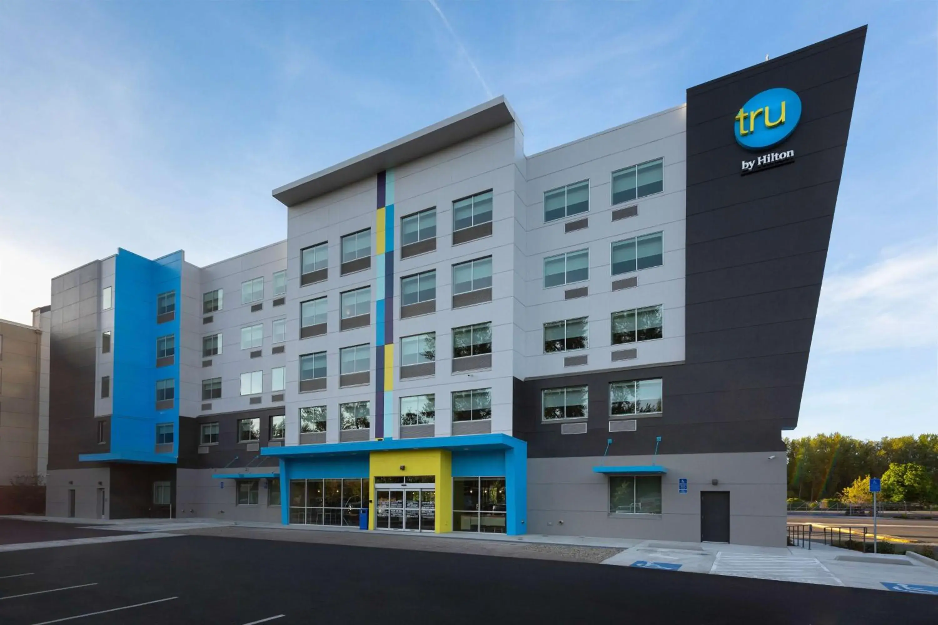 Property building in Tru By Hilton Eugene, Or Property building in Tru By Hilton Eugene, Or
