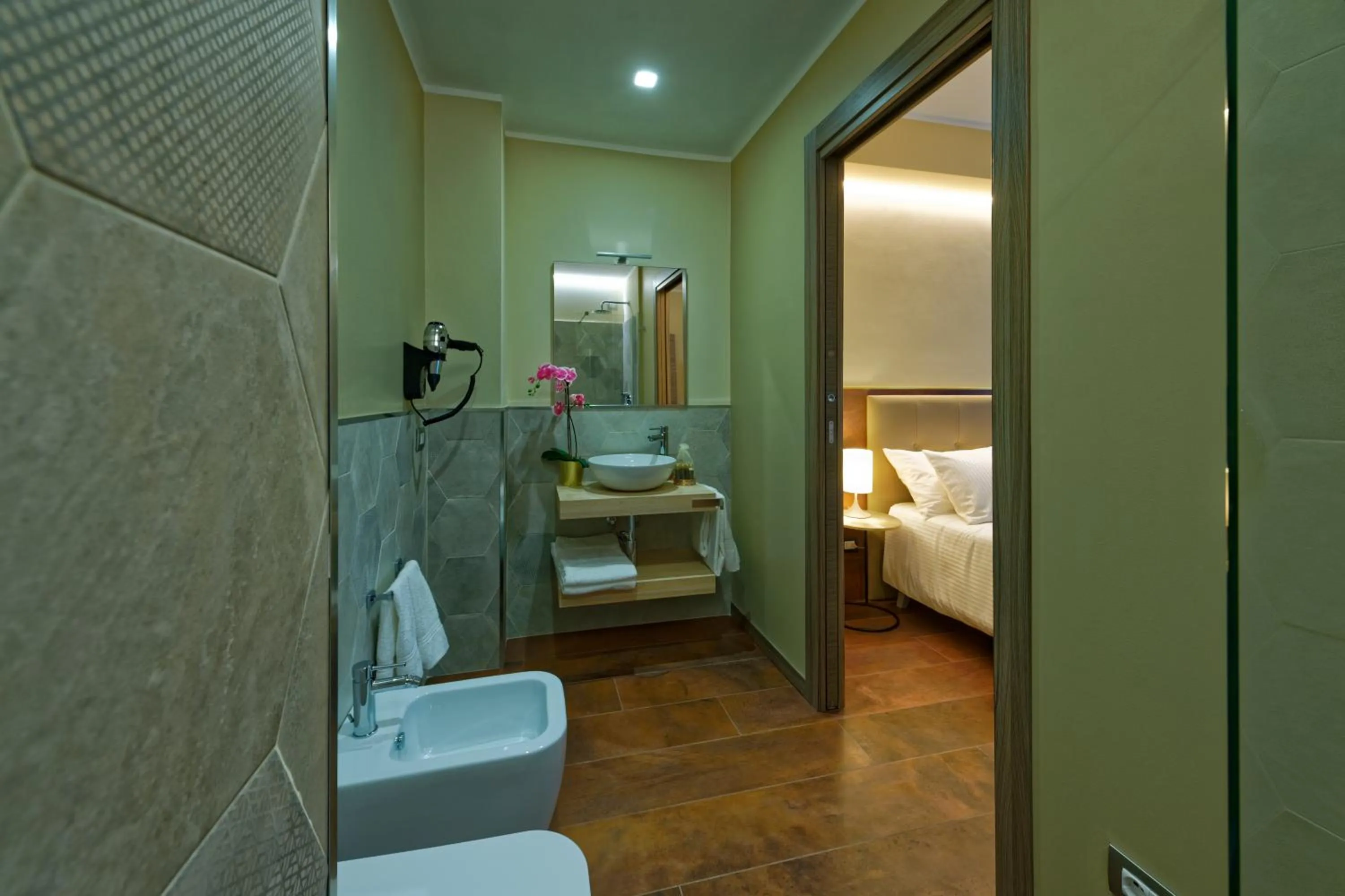 Bathroom in RED RIBBON