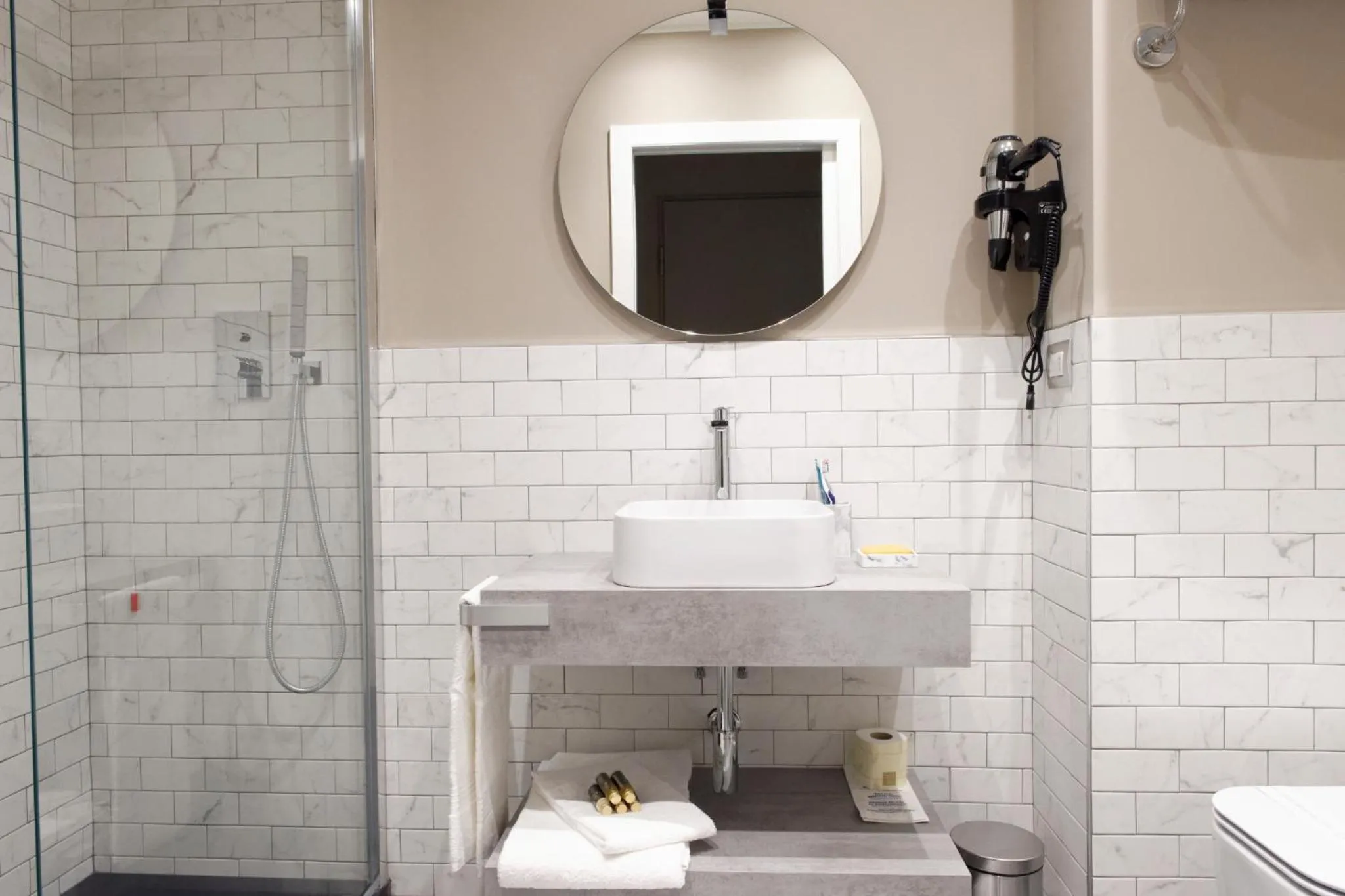 Bathroom in RED RIBBON