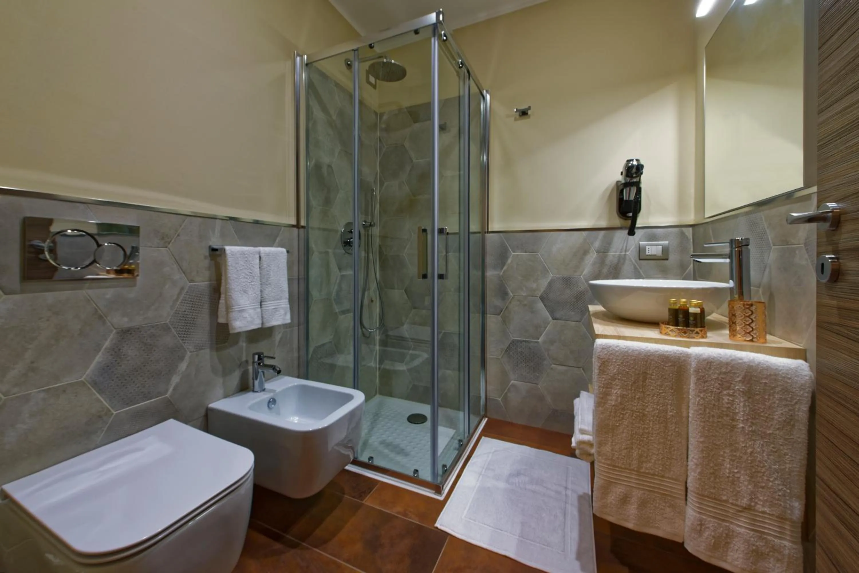 Bathroom in RED RIBBON