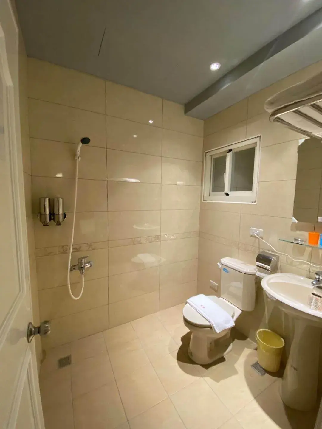 Three-Bedroom Apartment in 雅舍 Arthur Hostel Three-Bedroom Apartment in 雅舍 Arthur Hostel