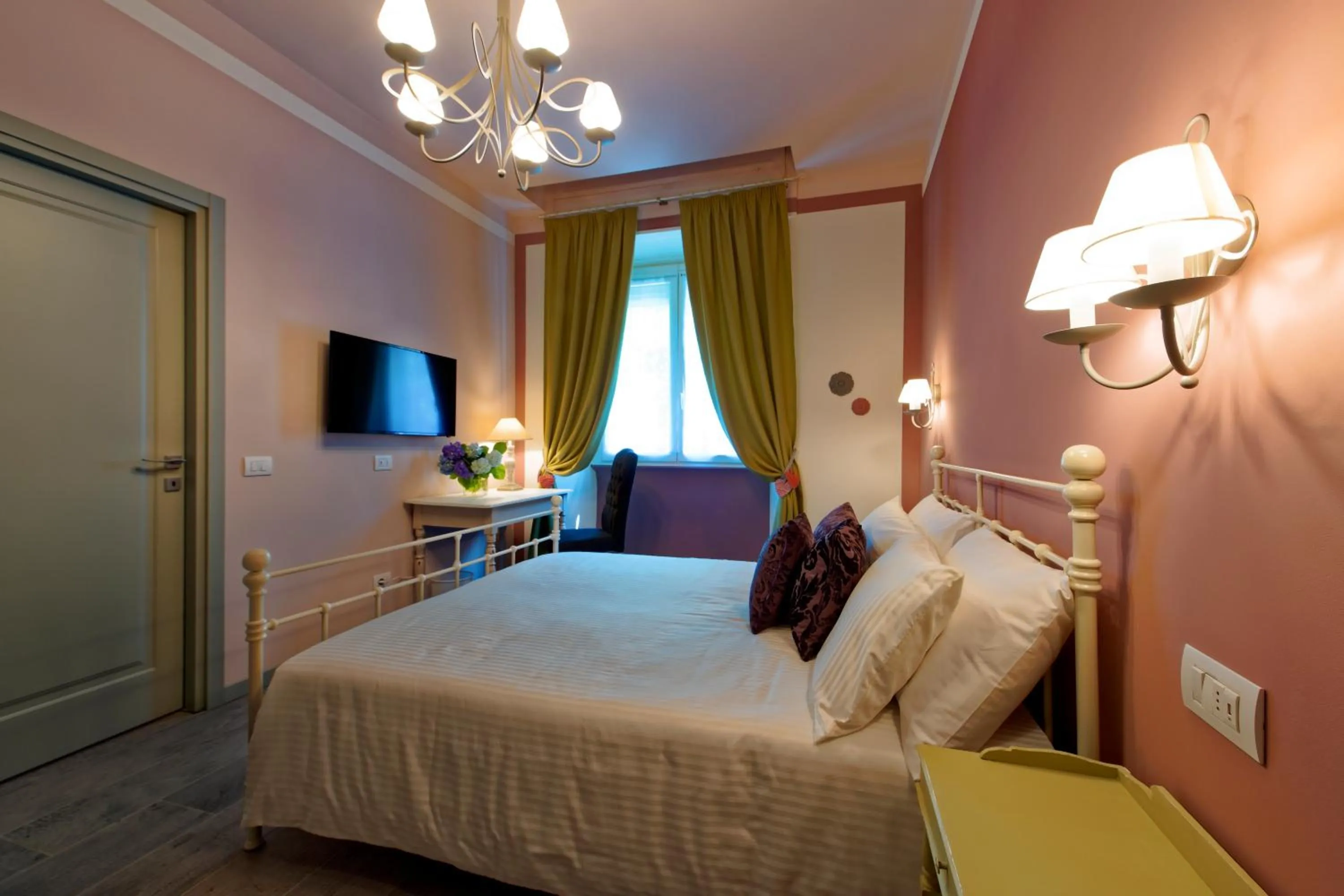 Bedroom, Bed in WHITE RIBBON