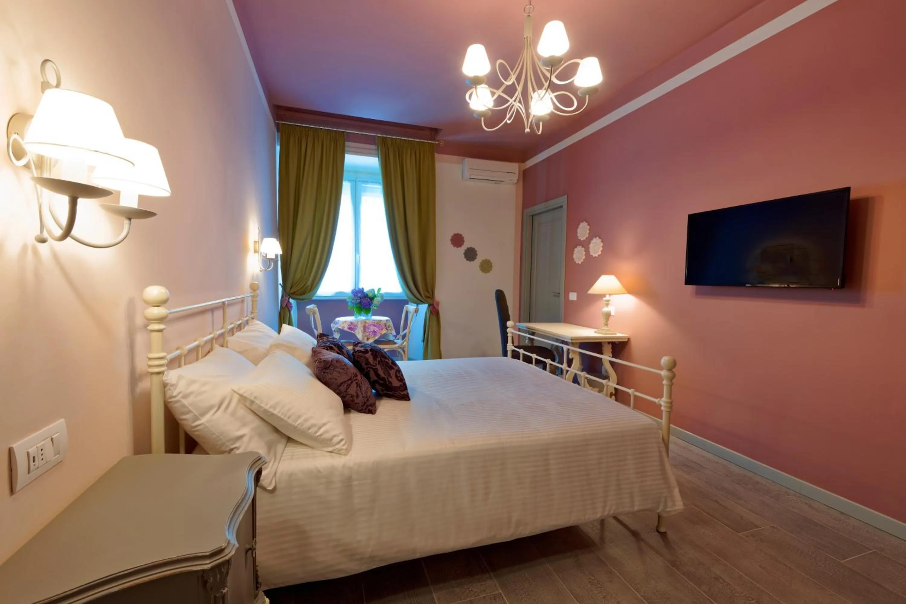 Bedroom, Bed in WHITE RIBBON