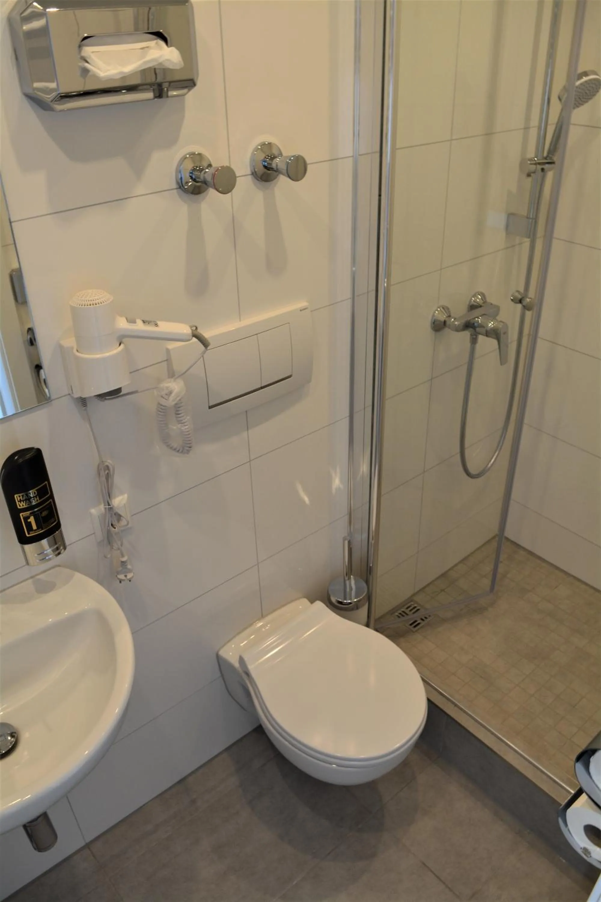 Shower in Hotel BaWü