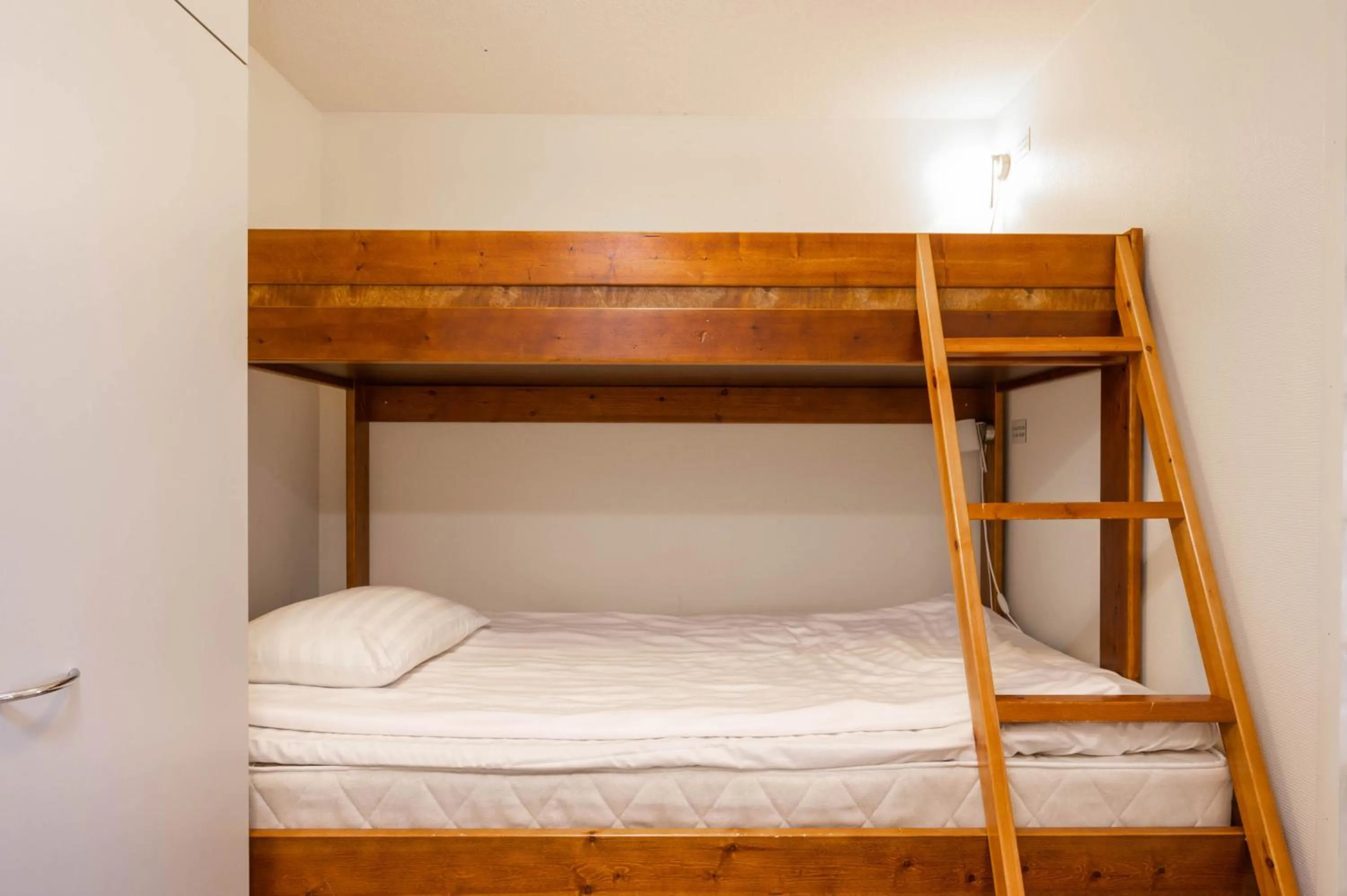 Decorative detail, Bed in Ski-Inn RukaSuites