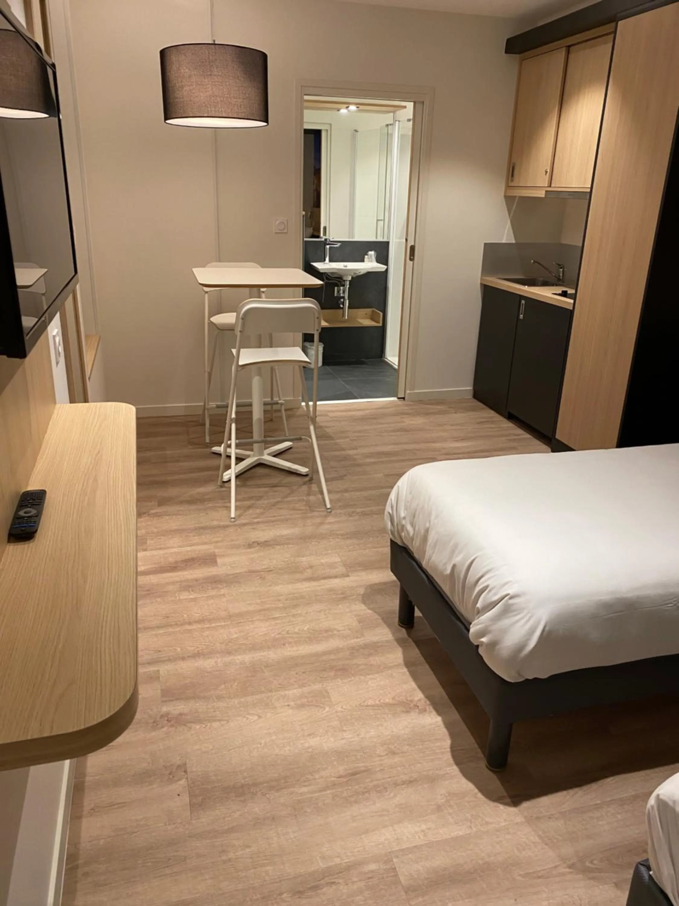 Photo of the whole room, Bed in Appart Hotel Montchapet Dijon Centre