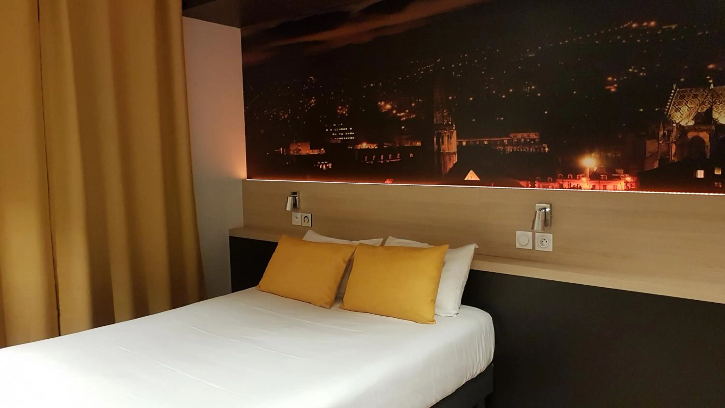 Bed in Appart Hotel Montchapet Dijon Centre