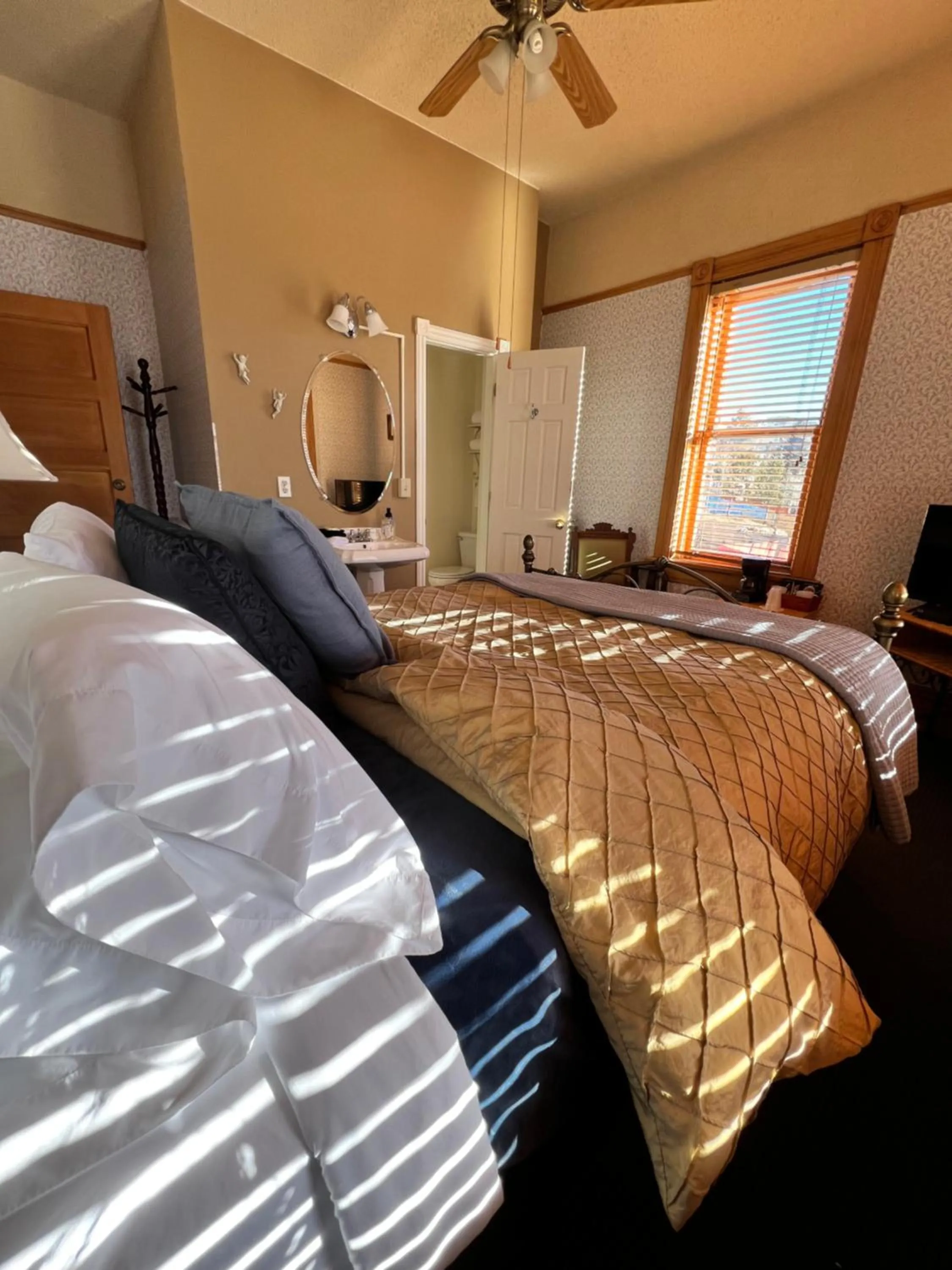 Bed in Hotel St Nicholas