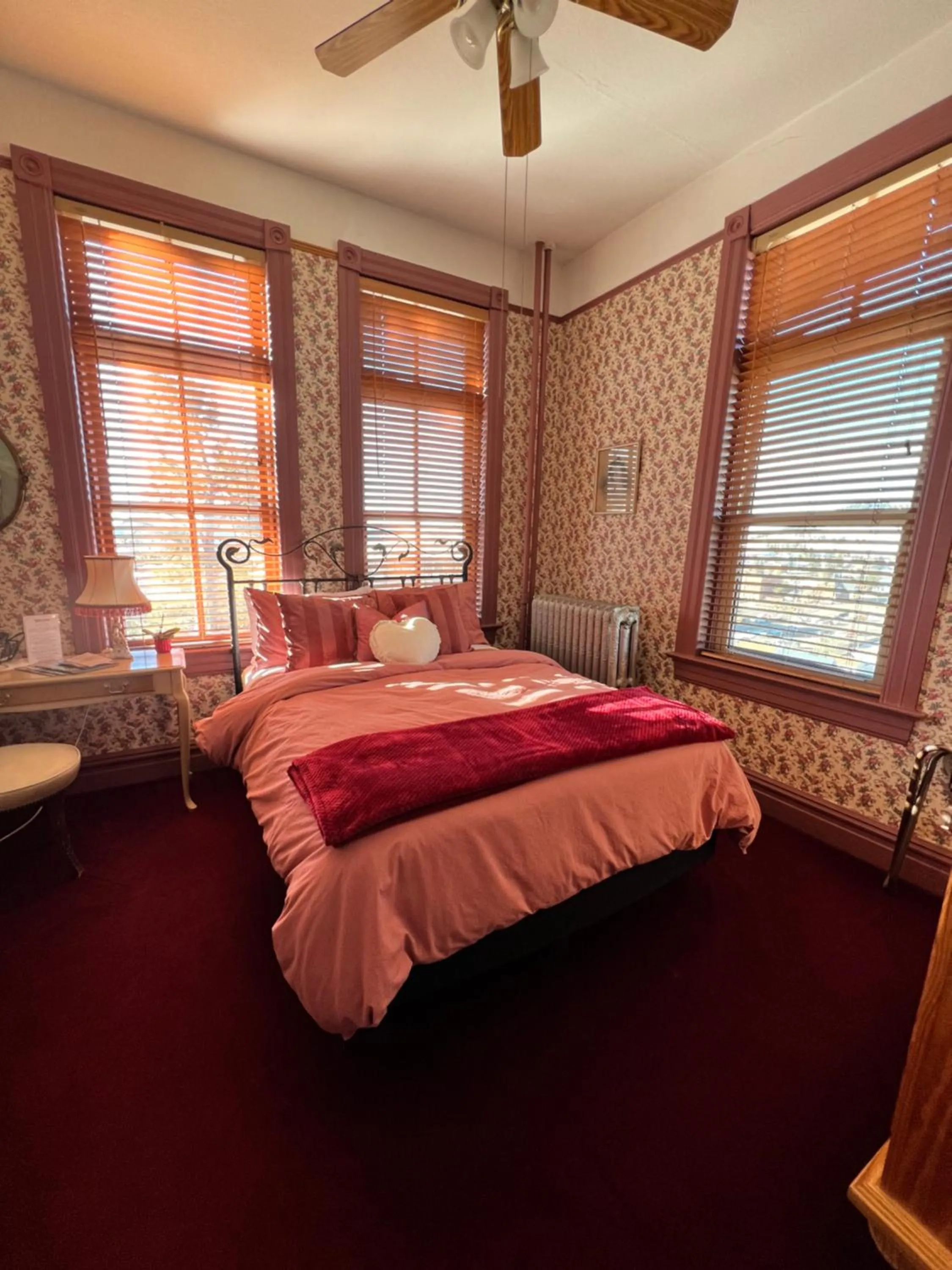 Bedroom in Hotel St Nicholas