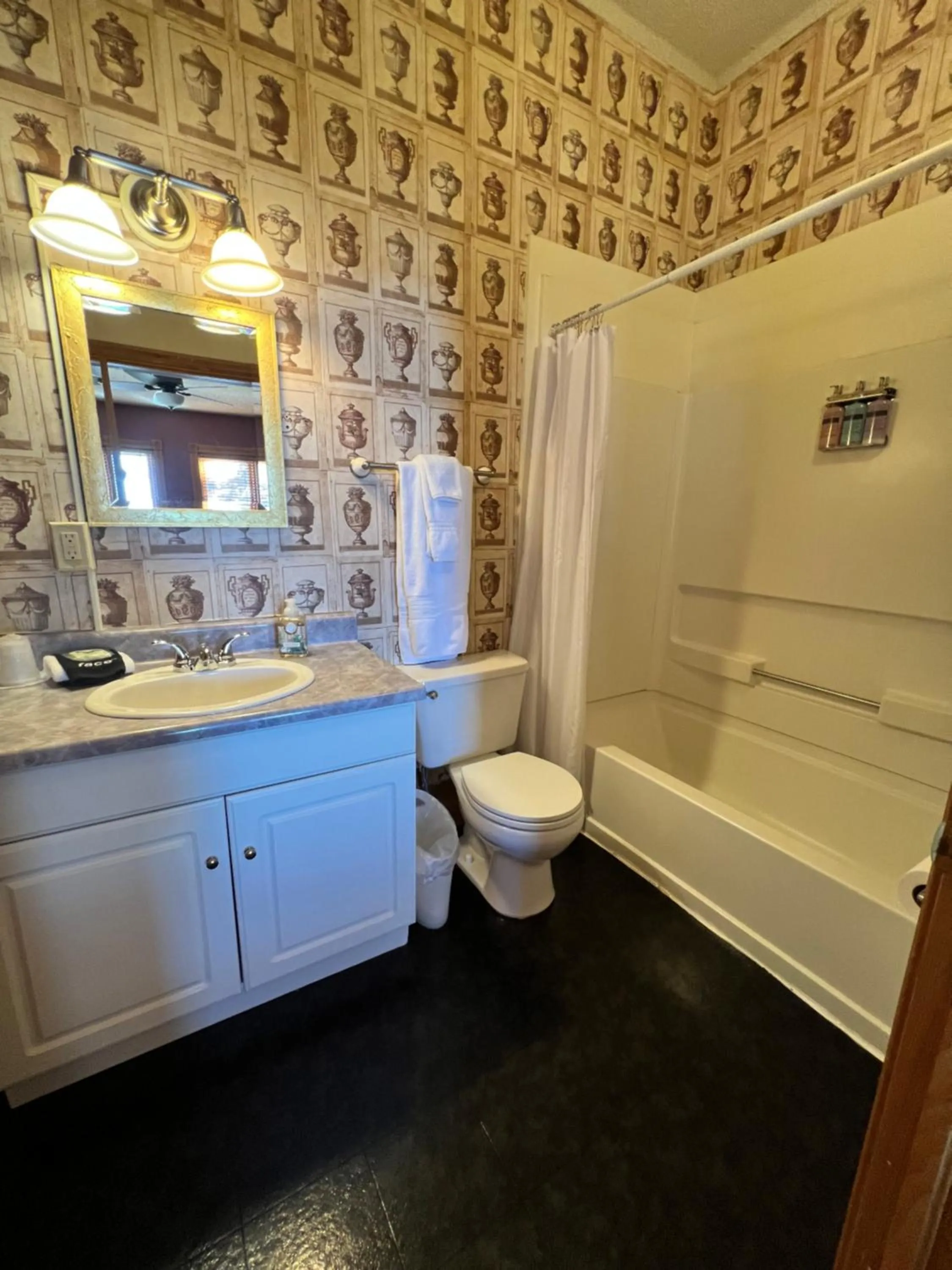 Toilet in Hotel St Nicholas