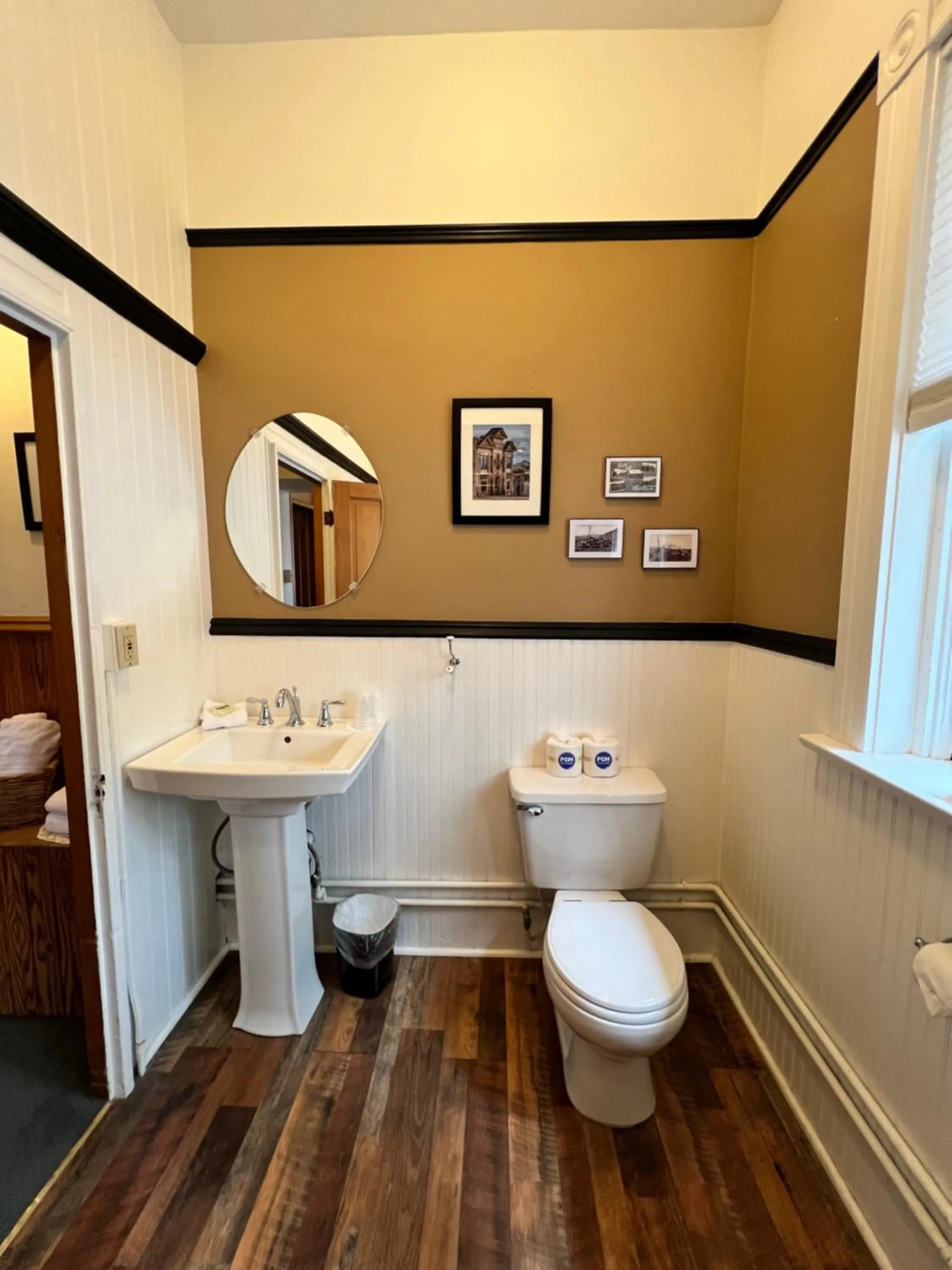 Toilet in Hotel St Nicholas