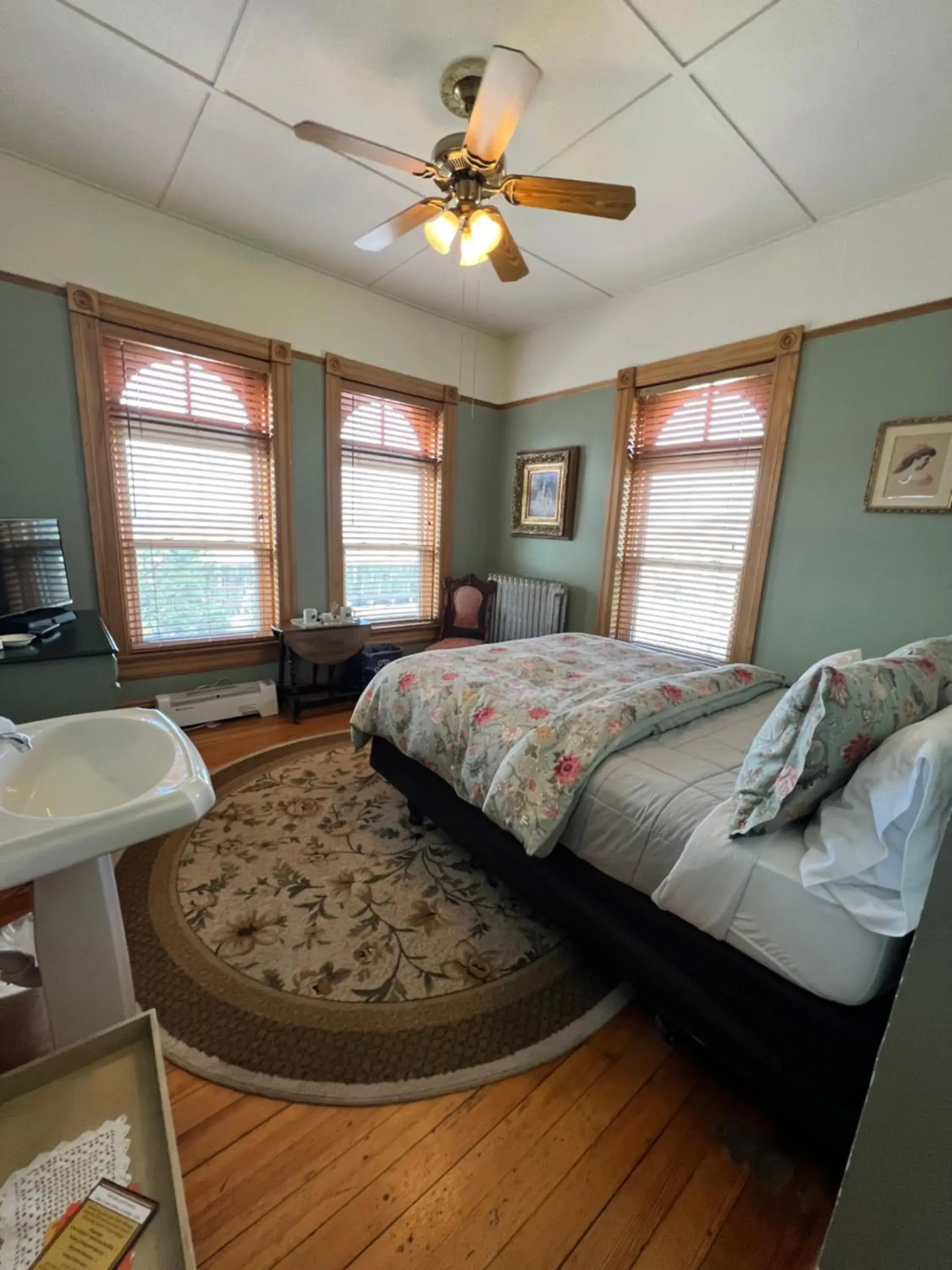 Bedroom in Hotel St Nicholas Bedroom in Hotel St Nicholas