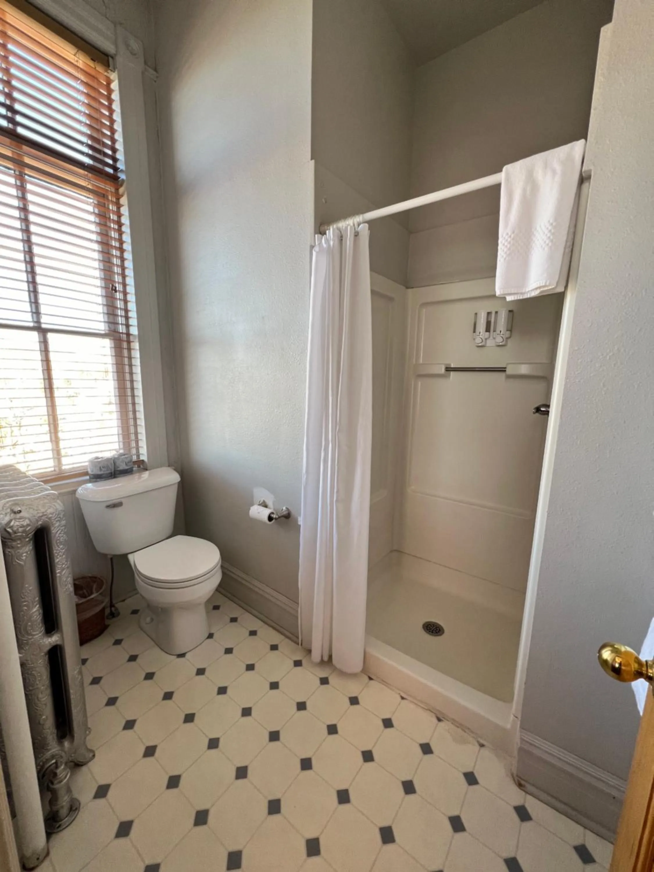 Bathroom in Hotel St Nicholas