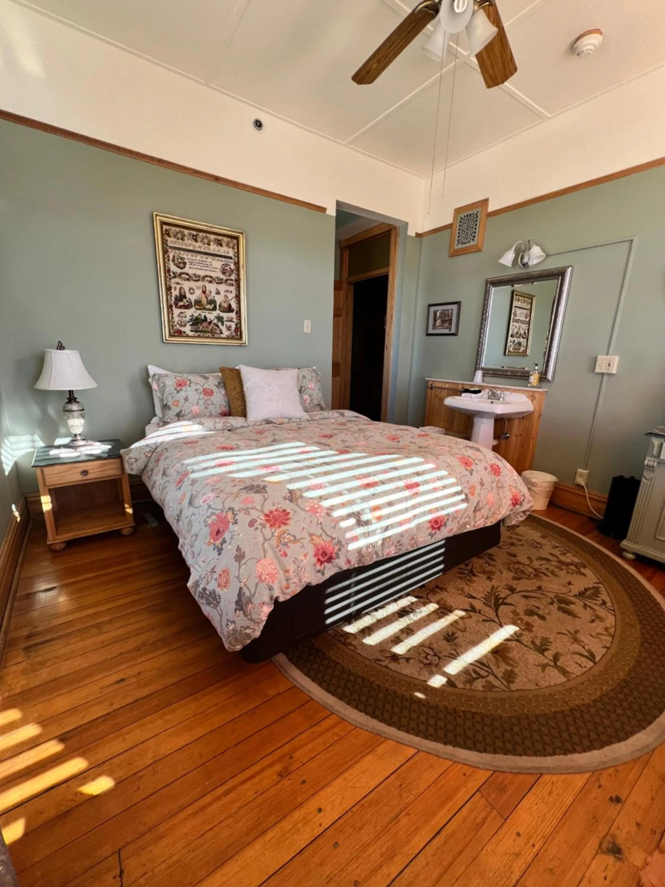 Bedroom in Hotel St Nicholas