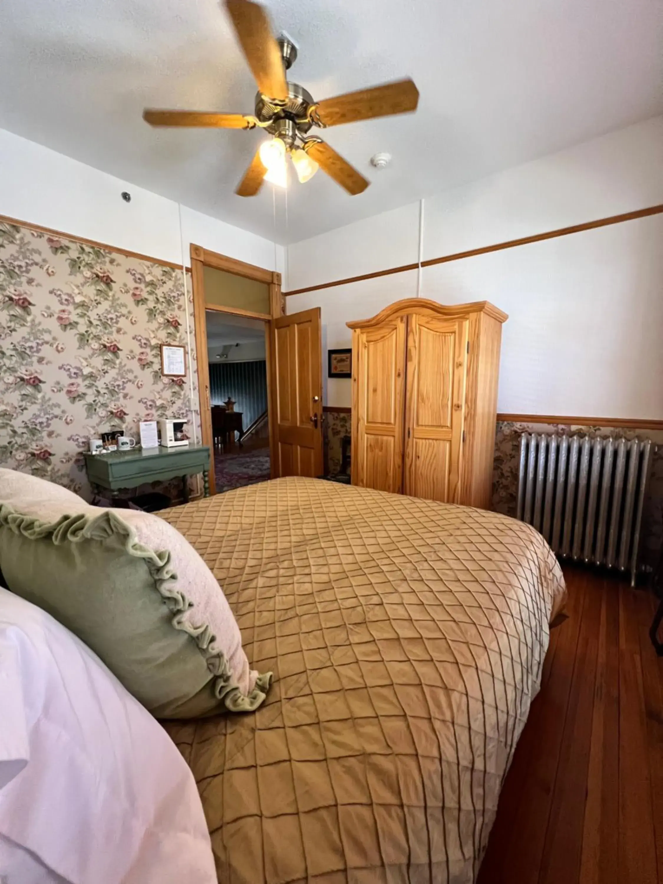 Bedroom in Hotel St Nicholas Bedroom in Hotel St Nicholas