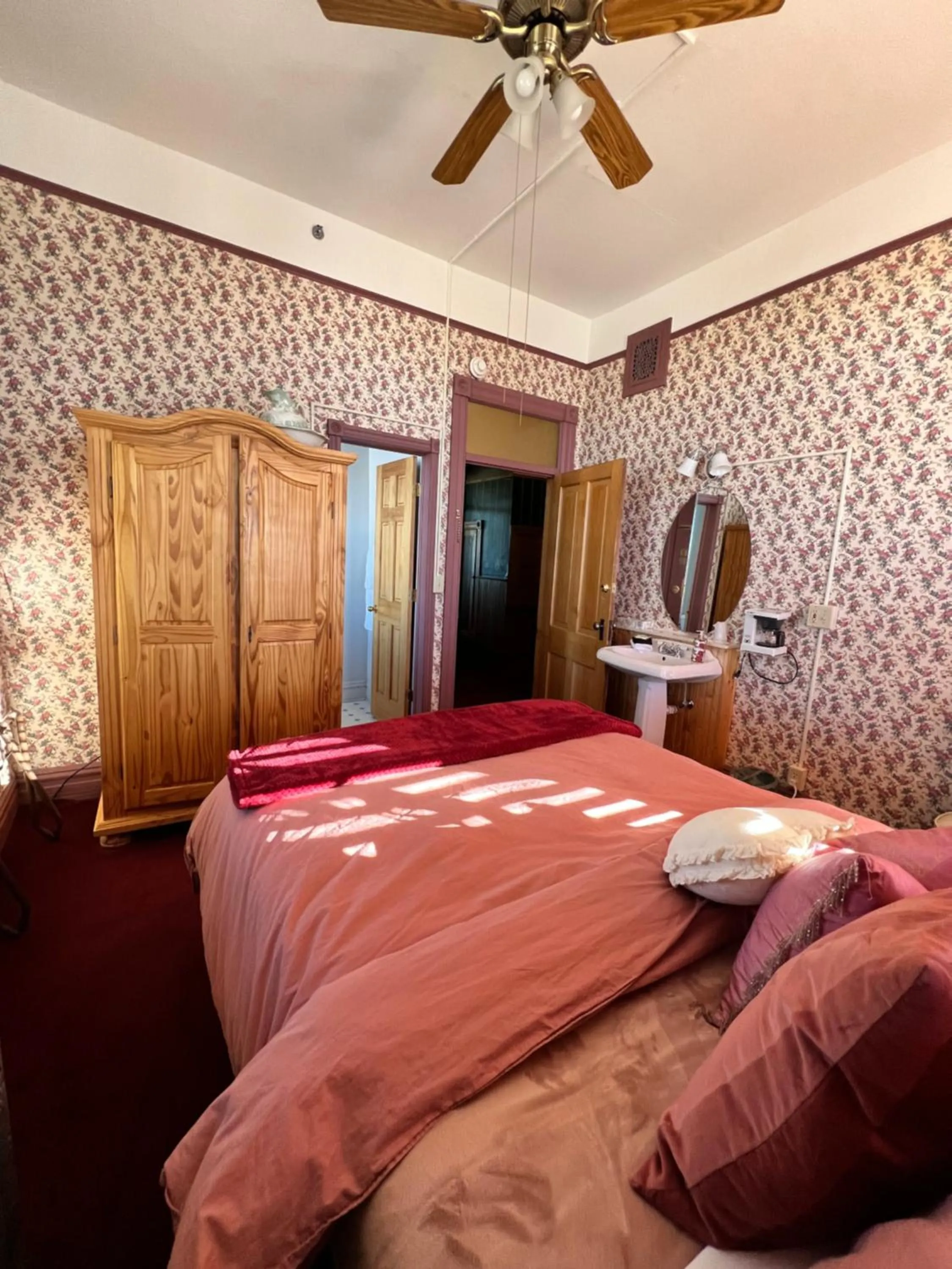 Bedroom in Hotel St Nicholas