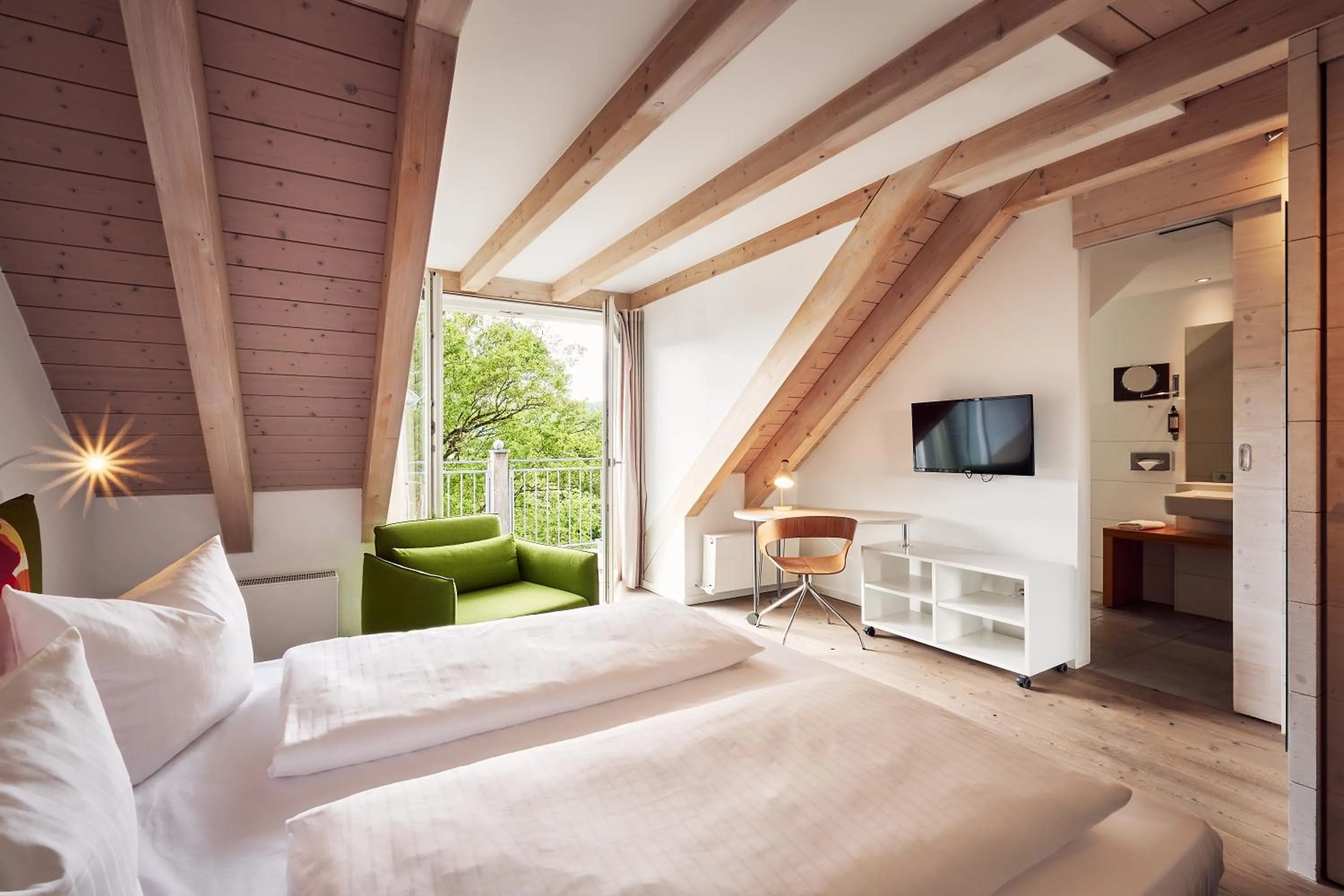 Photo of the whole room, Bed in Fuchsbräu