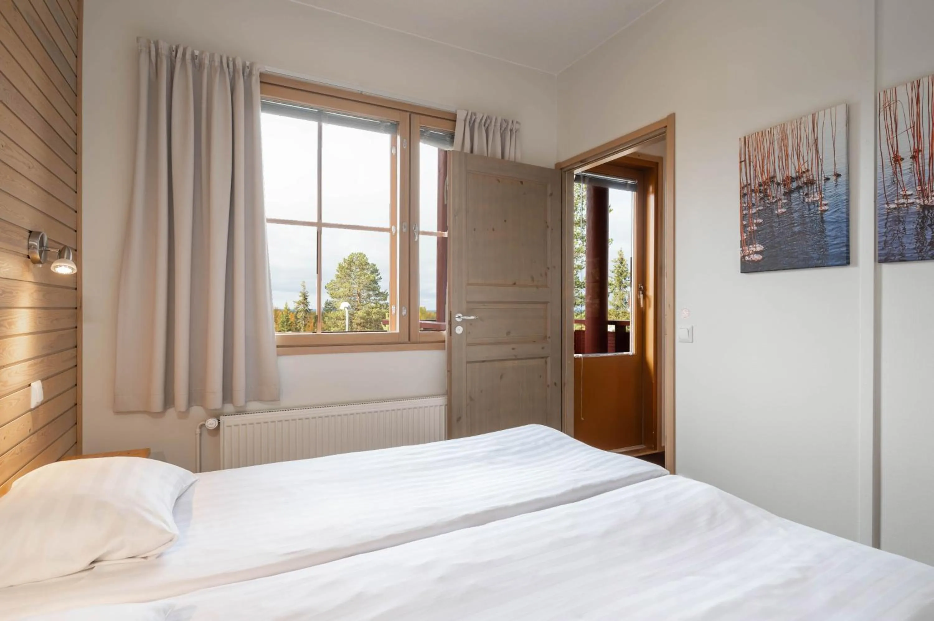 Decorative detail, Bed in Ski-Inn AurinkoRinne