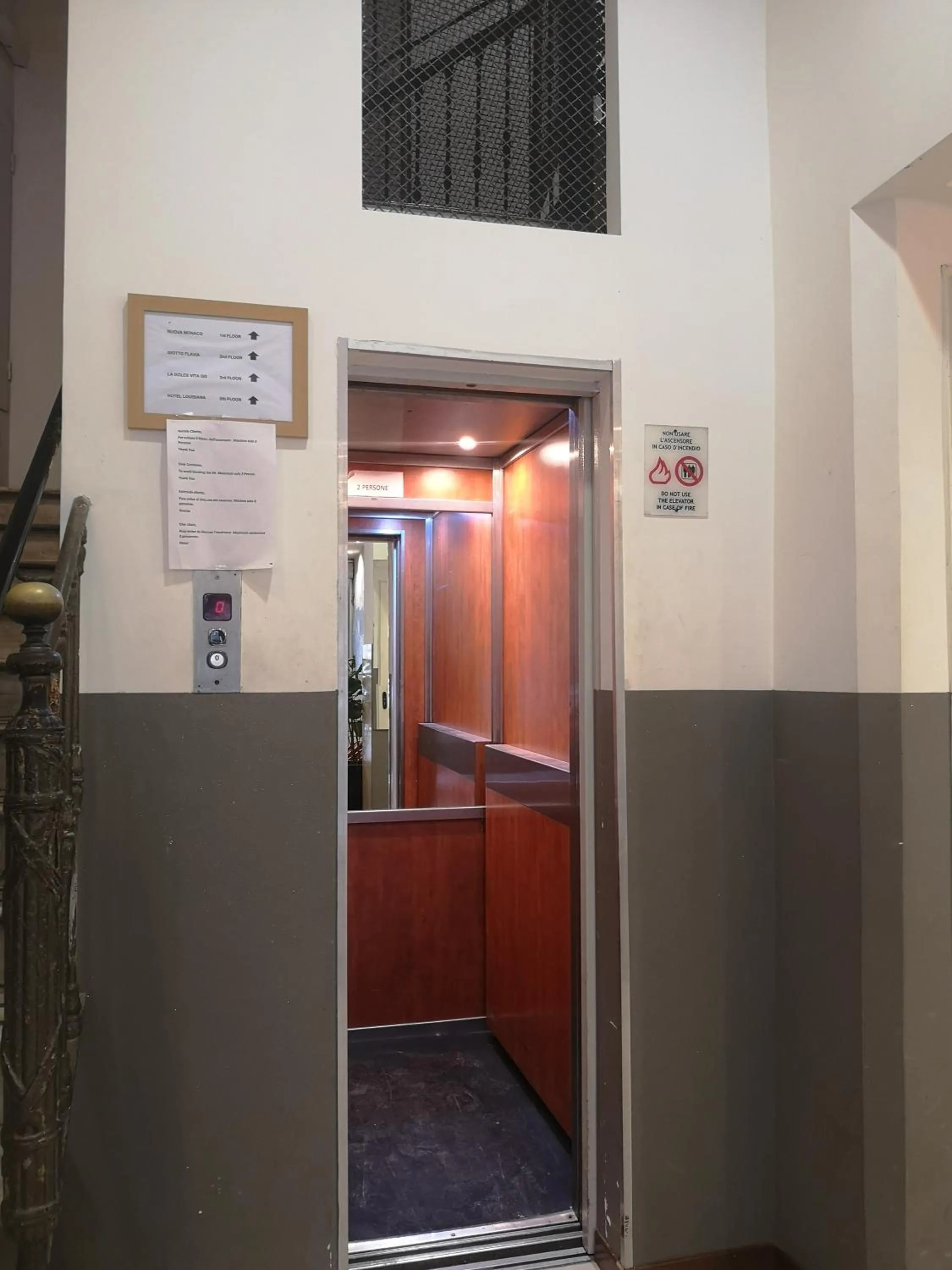 Lobby or reception in Rome Travellers Hotel