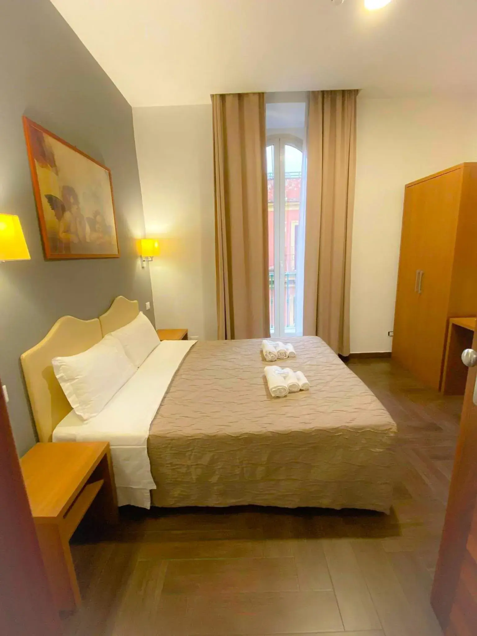 Double or Twin Room with Balcony in Rome Travellers Hotel Double or Twin Room with Balcony in Rome Travellers Hotel