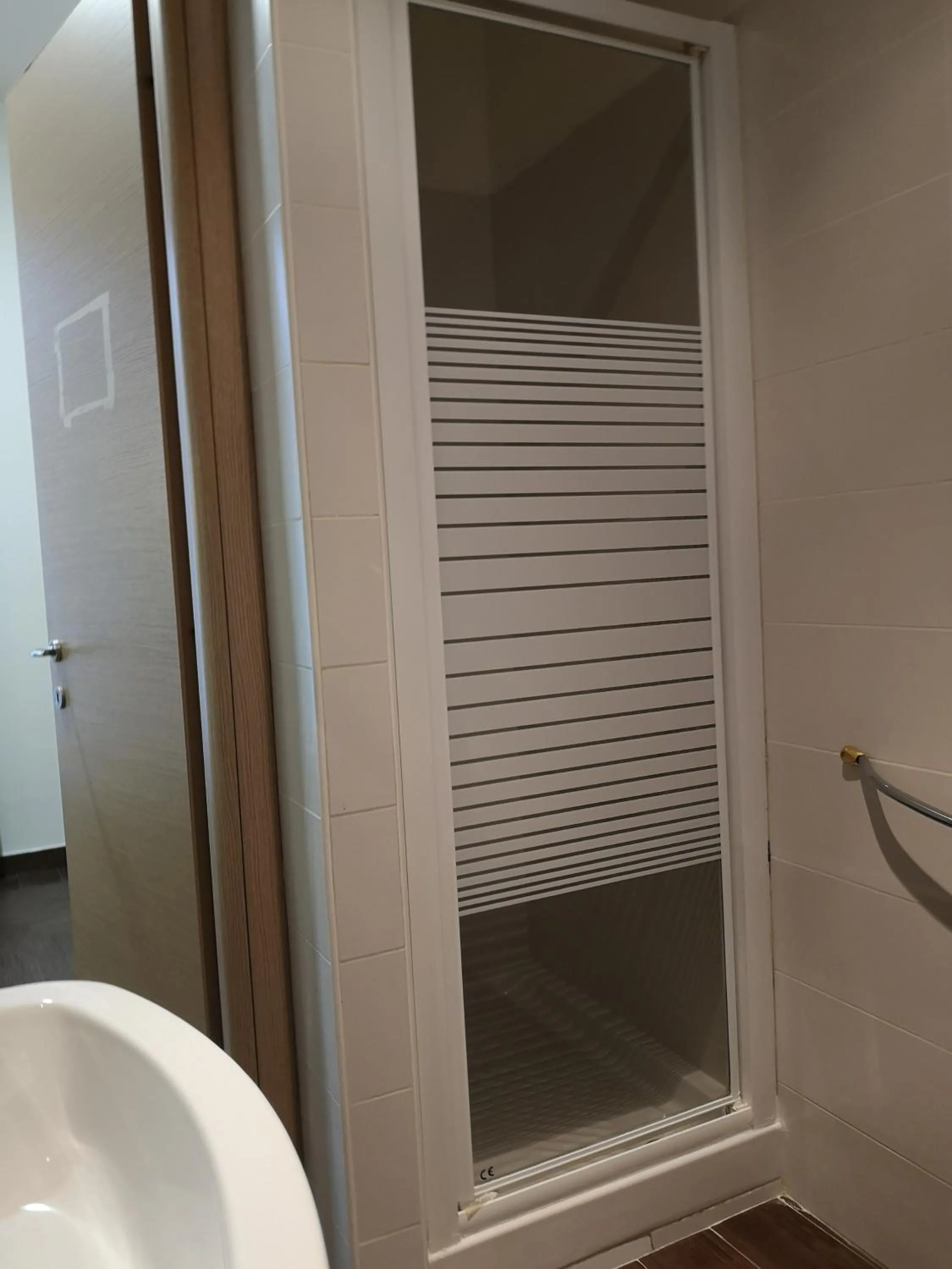 Bathroom in Rome Travellers Hotel