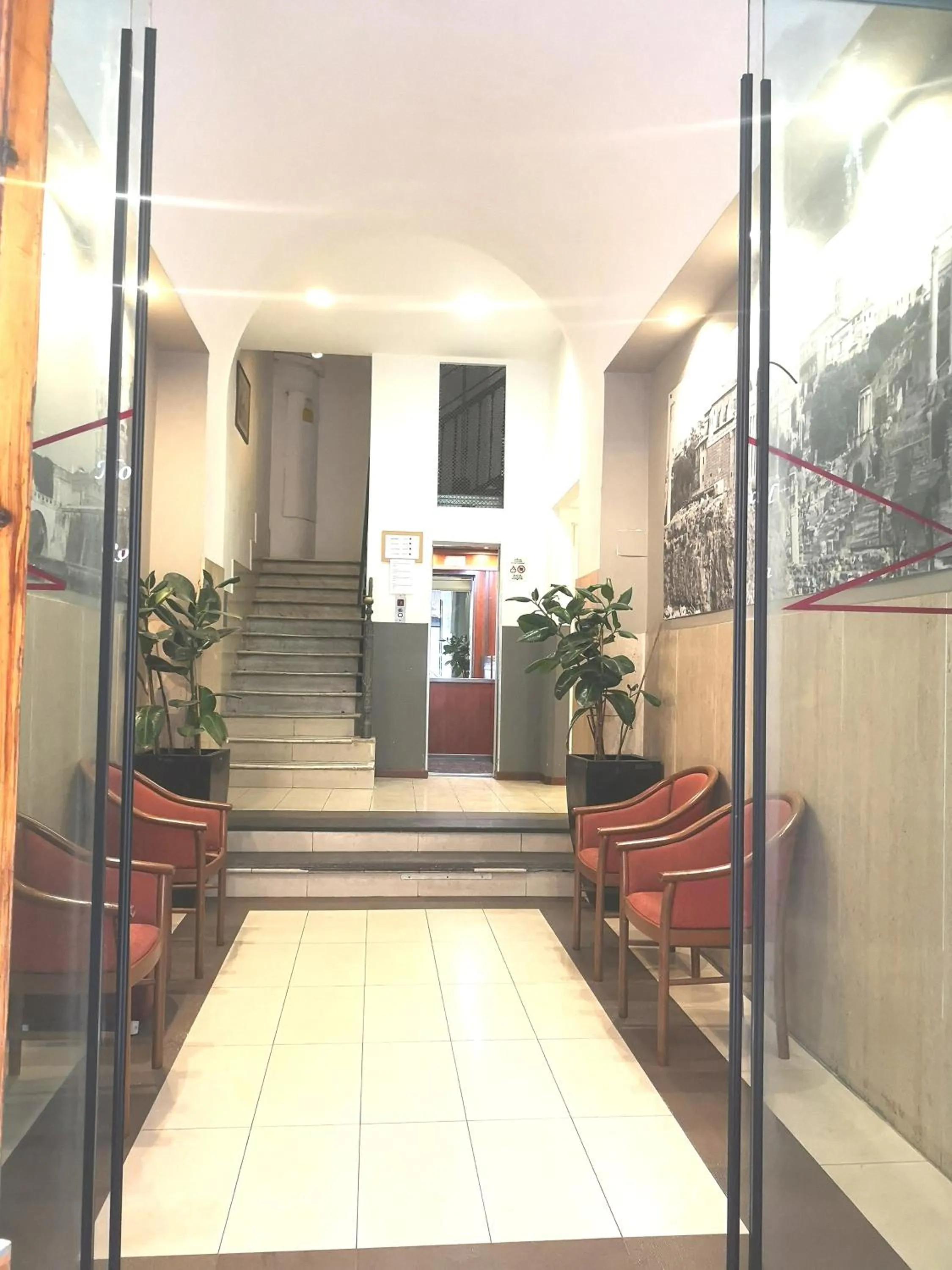 Nightclub / DJ in Rome Travellers Hotel