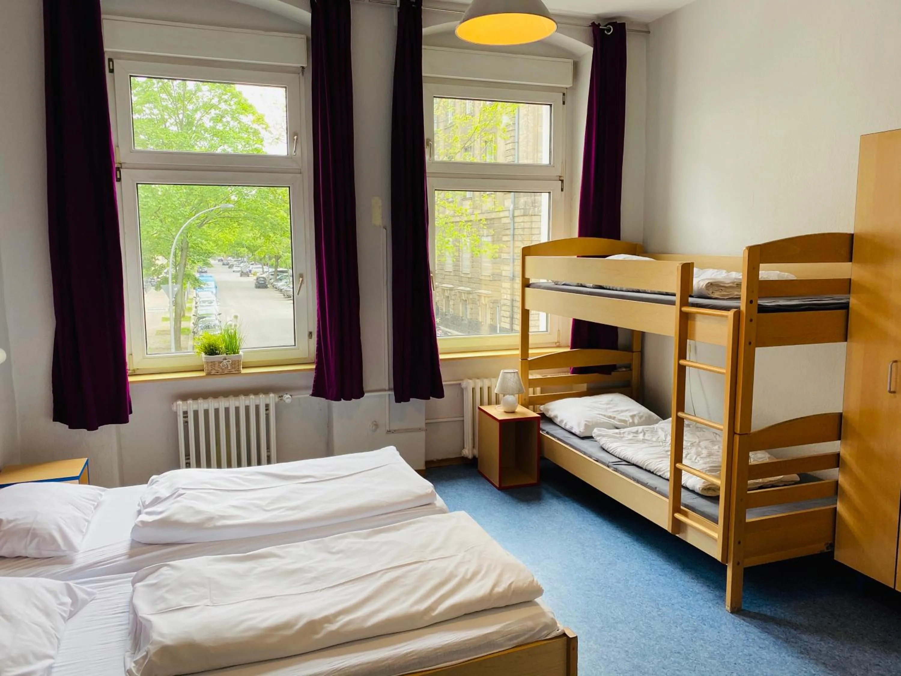 Bed in Happy Hotel Berlin