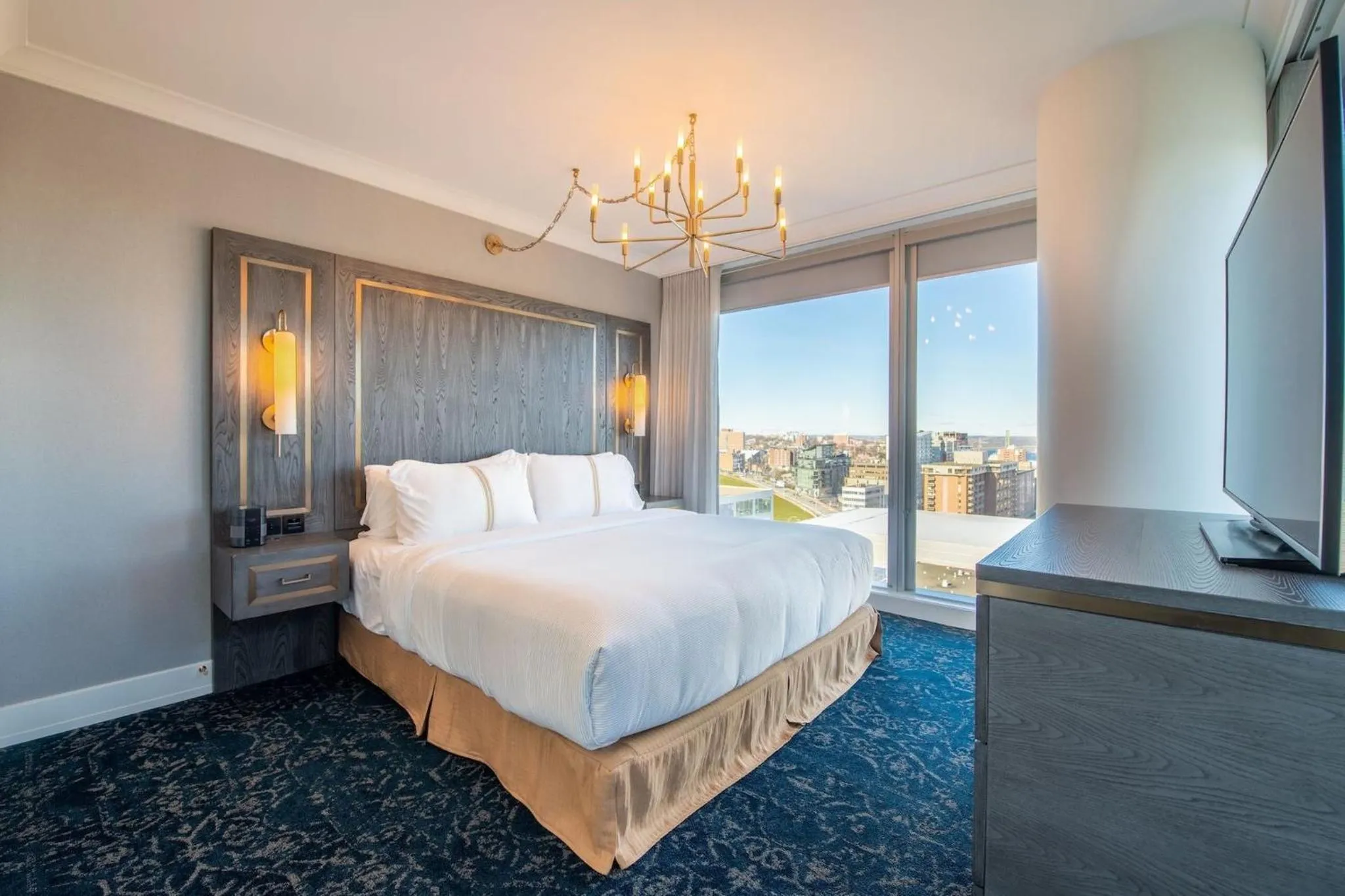 Photo of the whole room, Bed in The Sutton Place Hotel Halifax