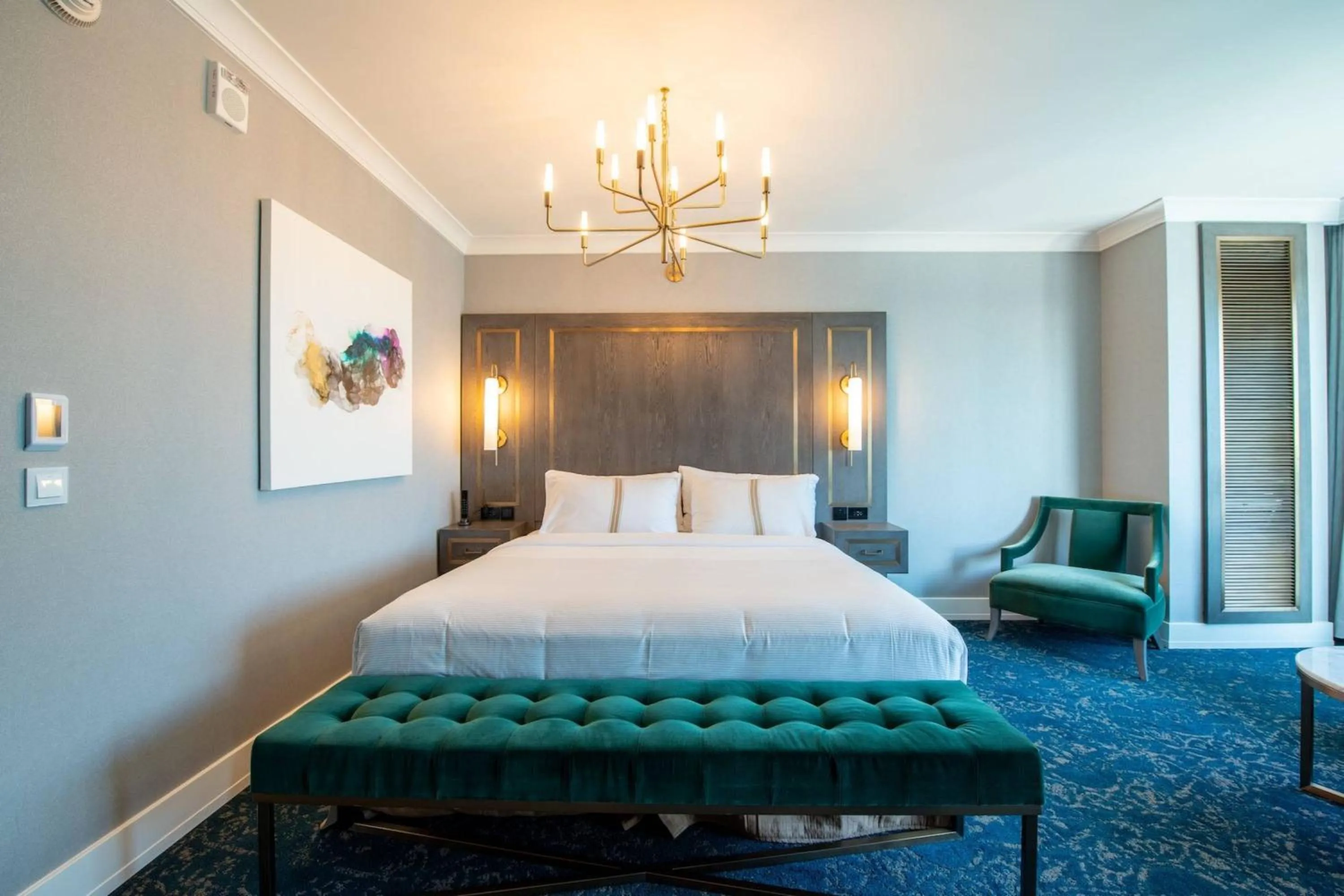 Photo of the whole room, Bed in The Sutton Place Hotel Halifax