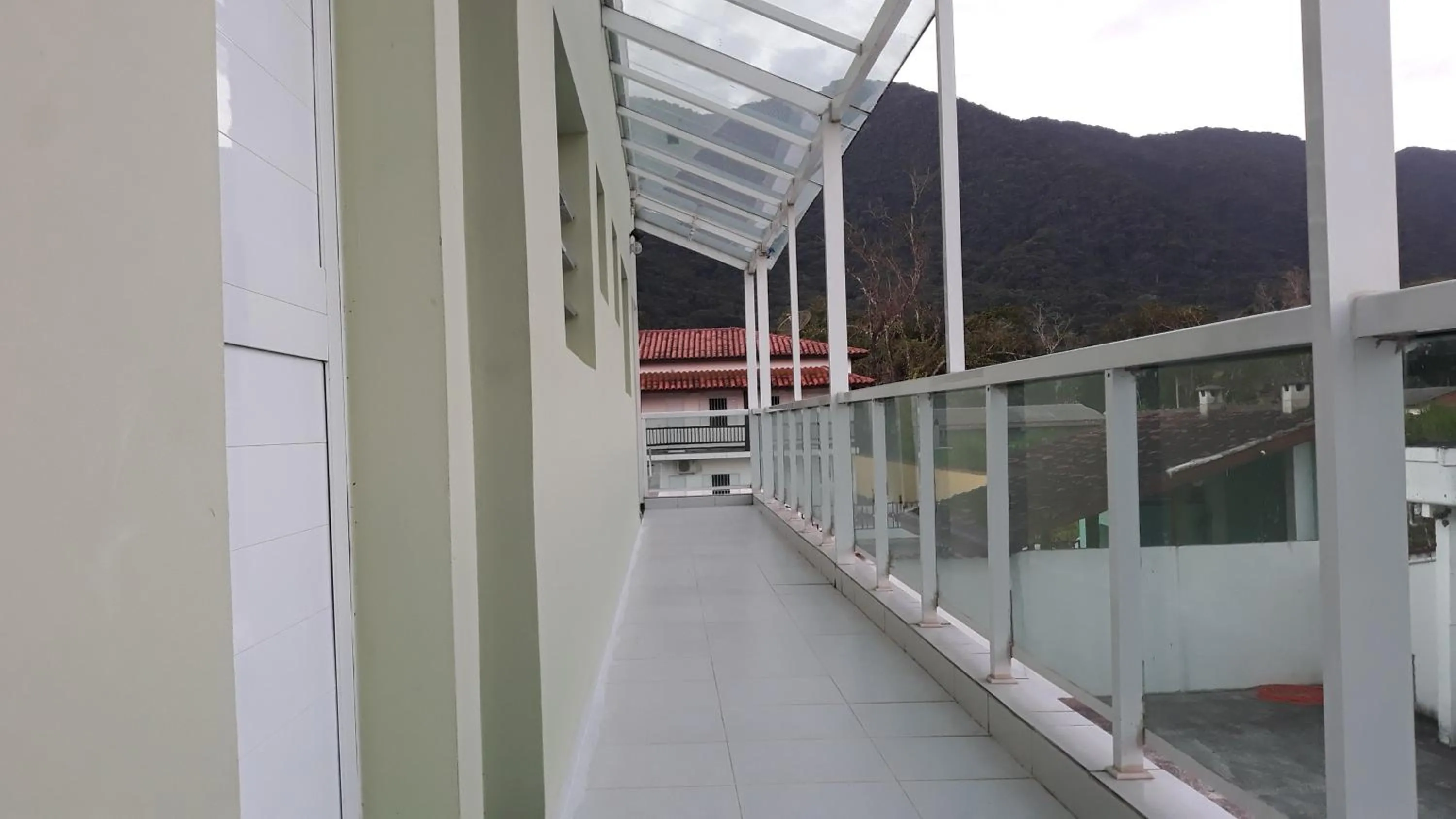 Apartamento de 2 quartos em maresias com piscina