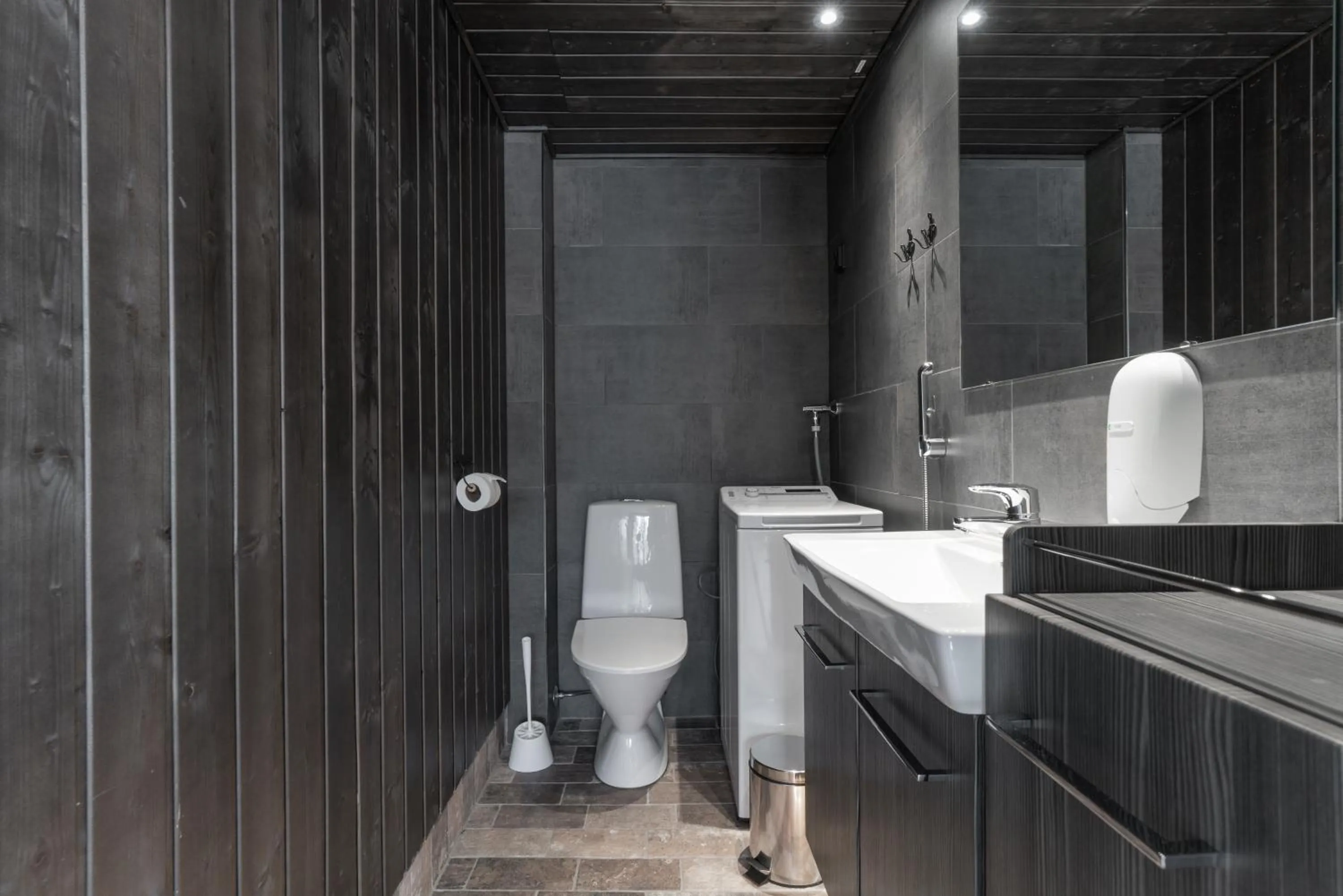 Toilet in Ski-Inn PyhäLinna