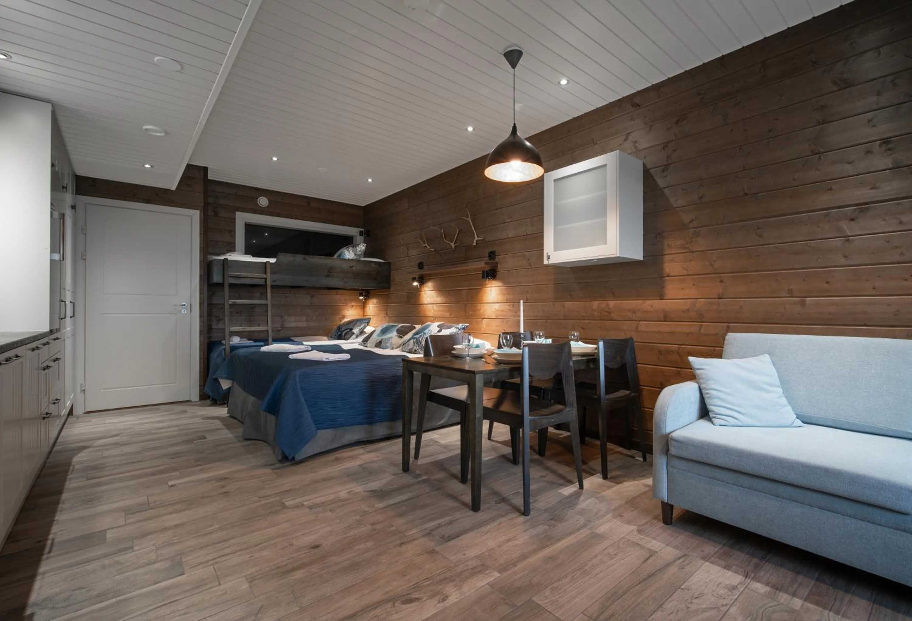 Seating area in Ski-Inn PyhäLinna