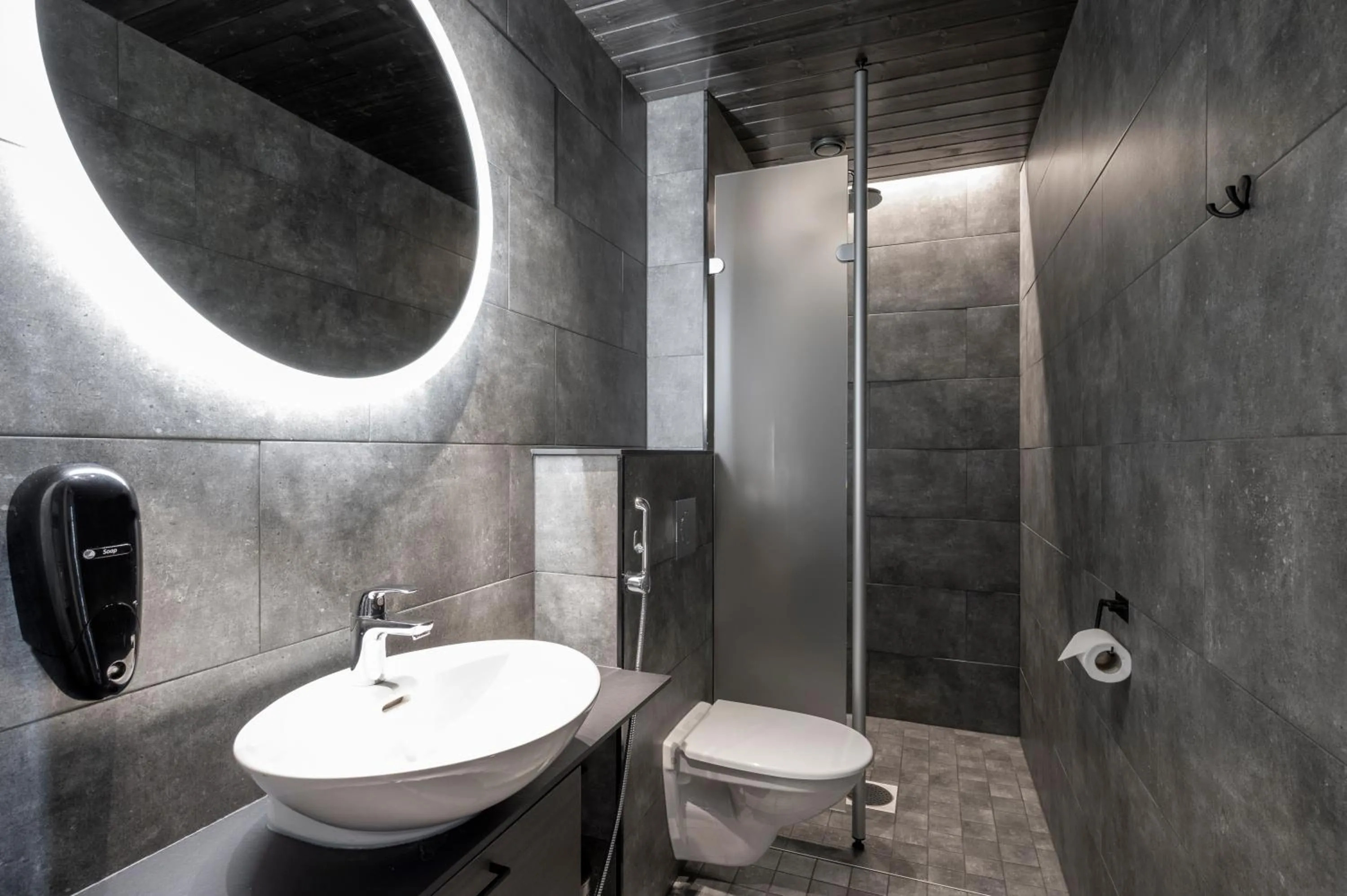 Toilet in Ski-Inn PyhäLinna