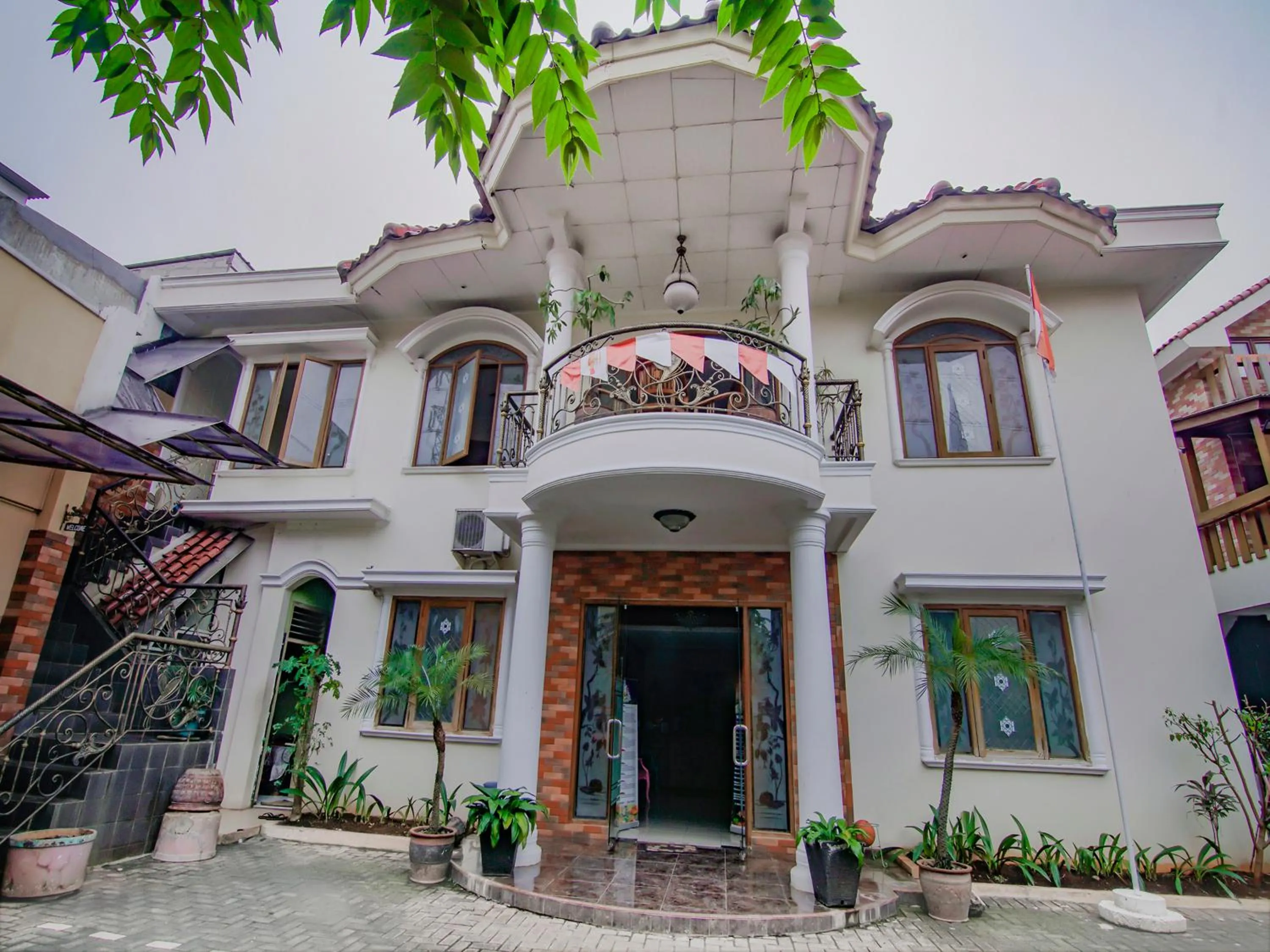 Facade/entrance in Hotel O Gayatri Residence