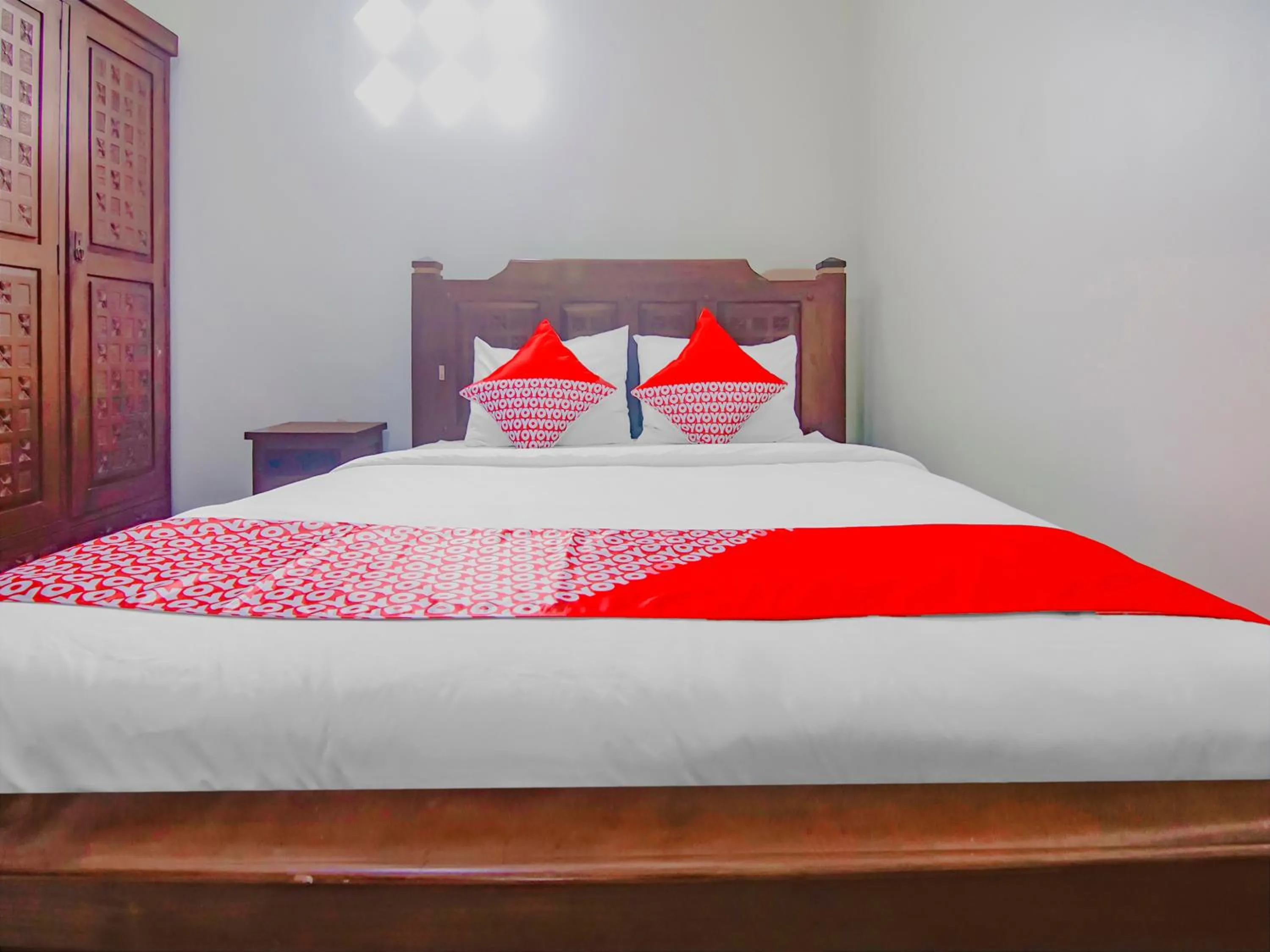 Bedroom, Bed in Hotel O Gayatri Residence