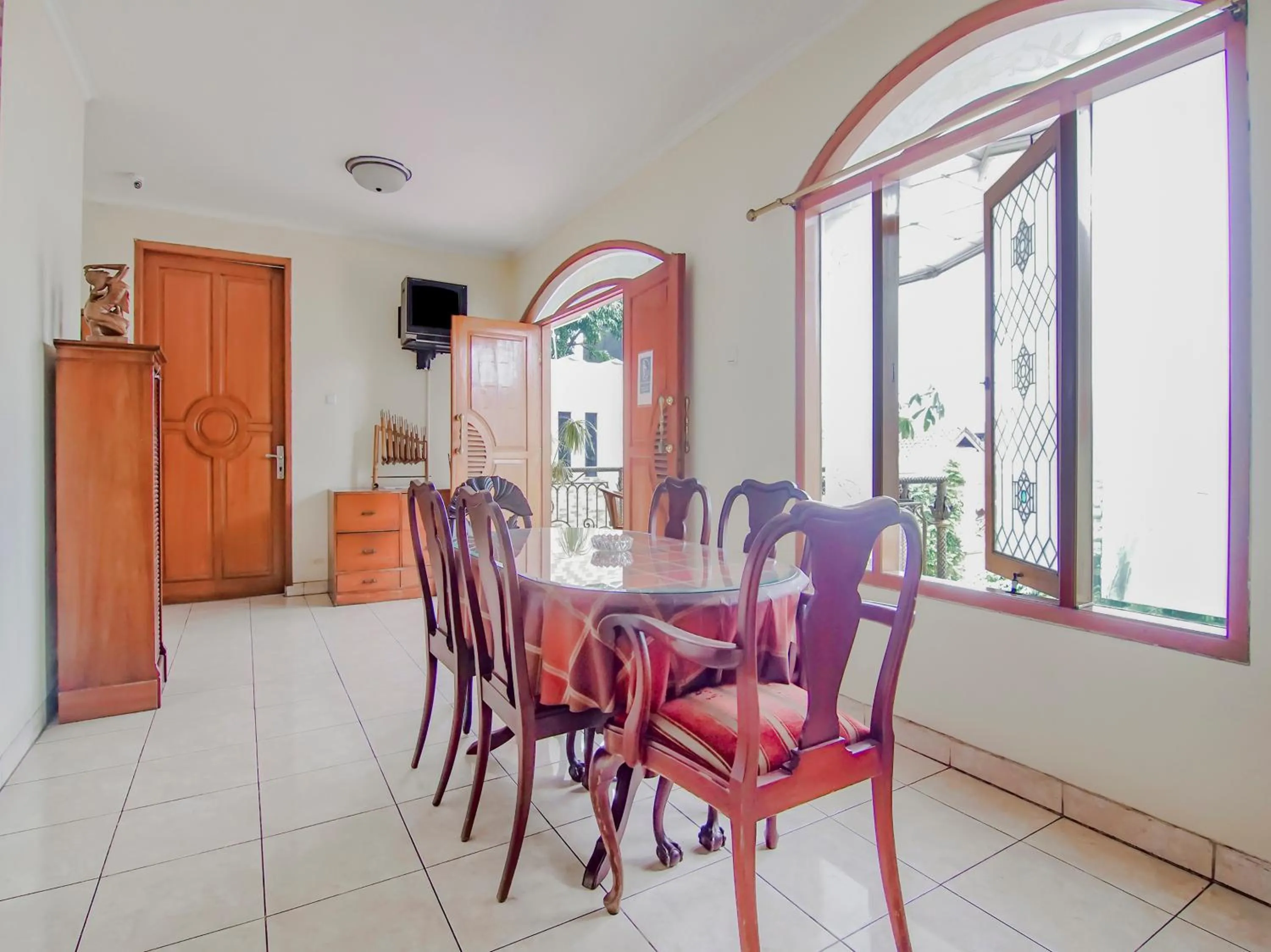 Dining area in Hotel O Gayatri Residence