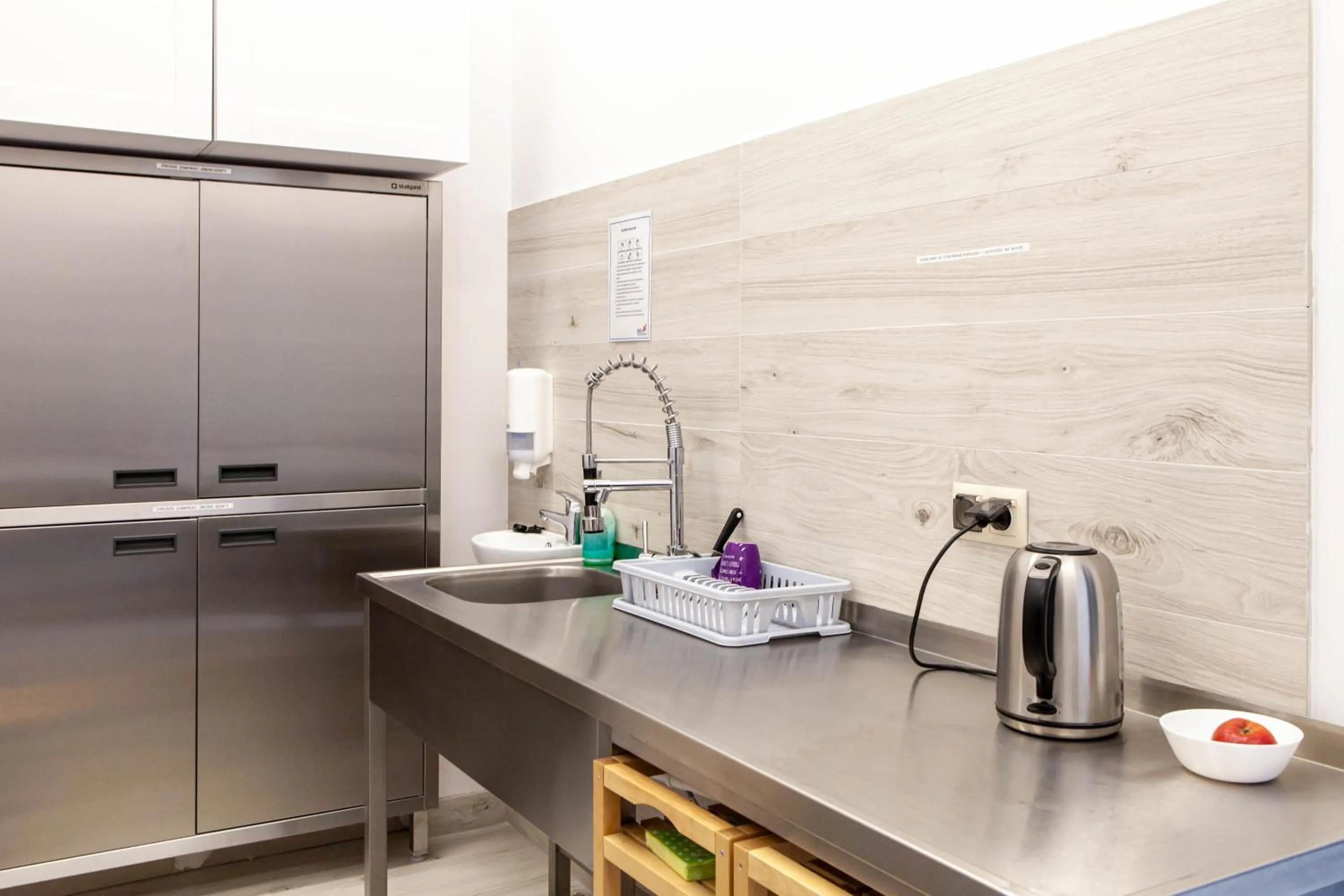 Kitchen or kitchenette in Hostel Montessori