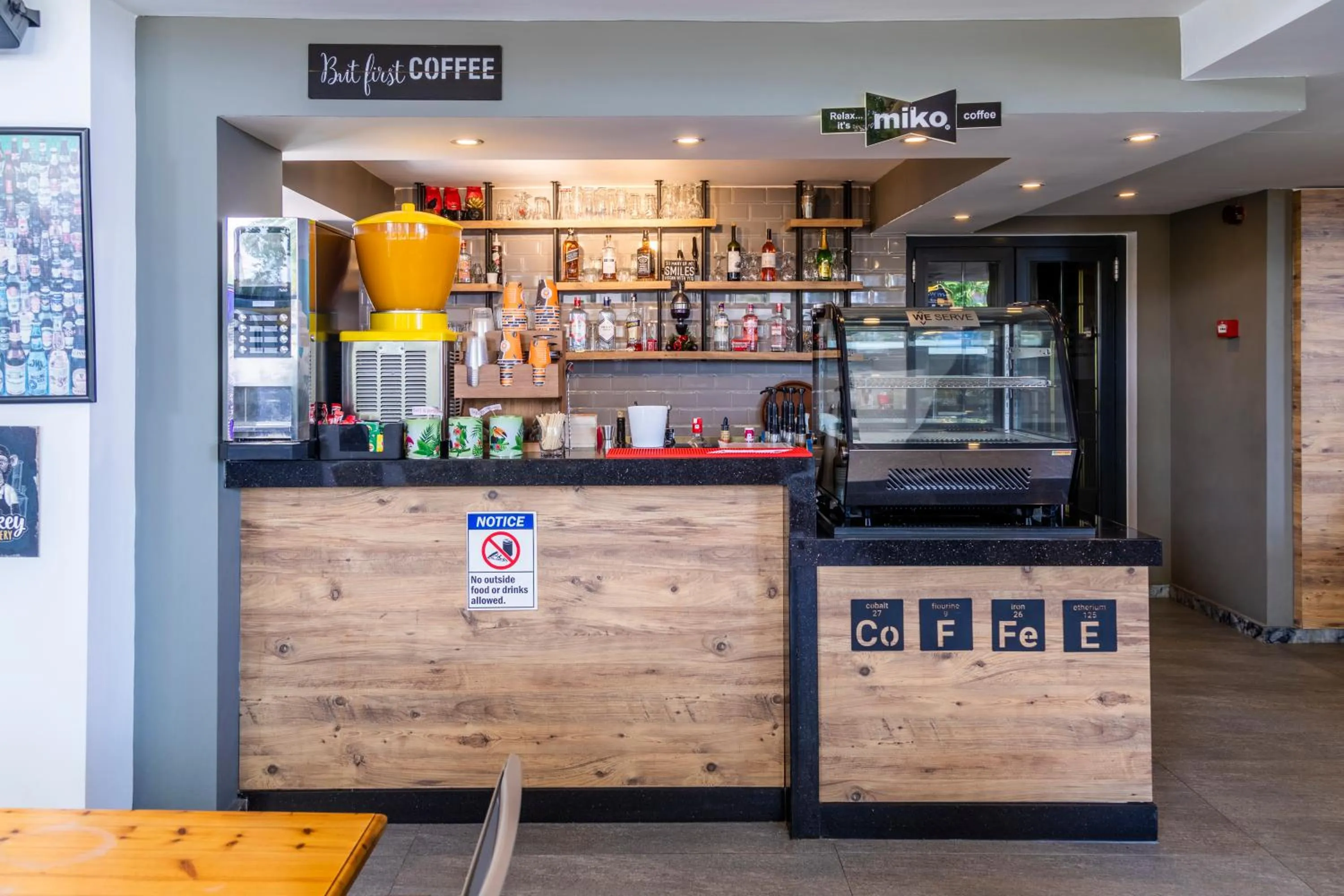 Lounge or bar in Pure Blanche Hotel