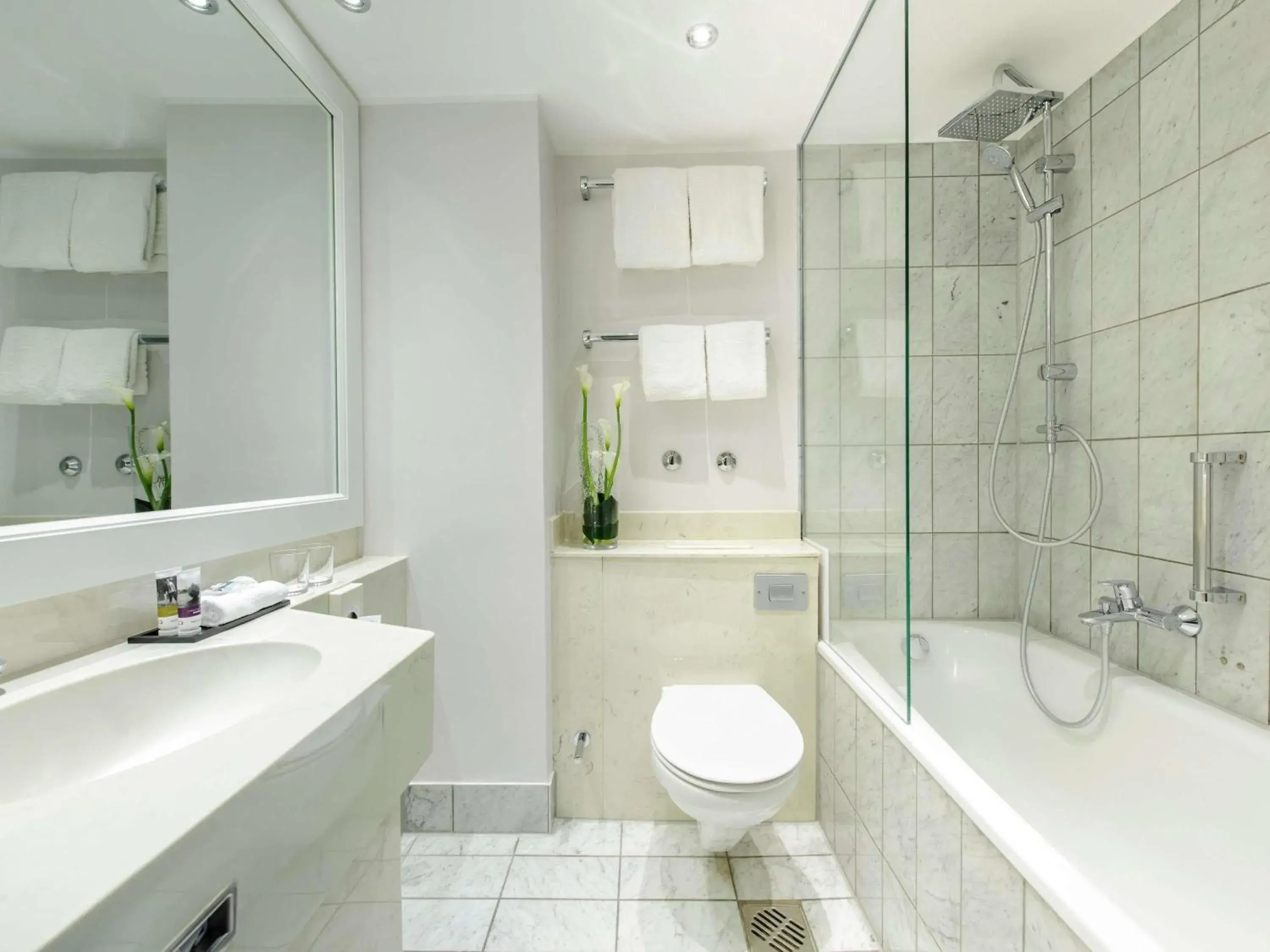 Bedroom in Mercure Hotel Dortmund Centrum Bedroom in Mercure Hotel Dortmund Centrum